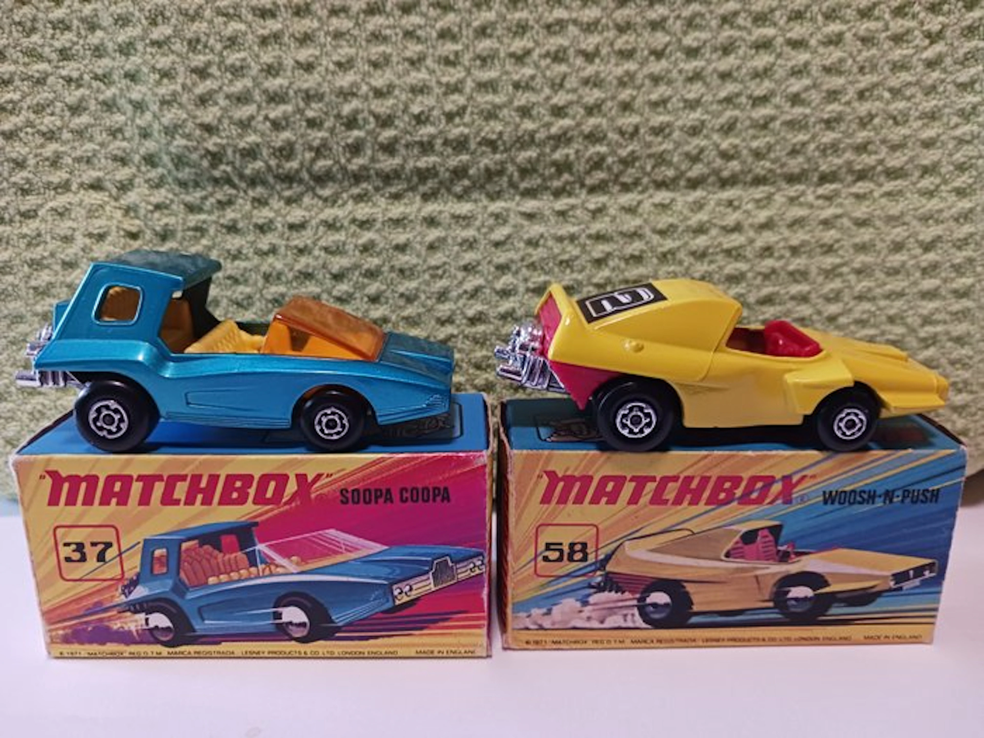 Matchbox 1:64 - Model sports car (2) - Soopa Coopa / Woosh-N-Push