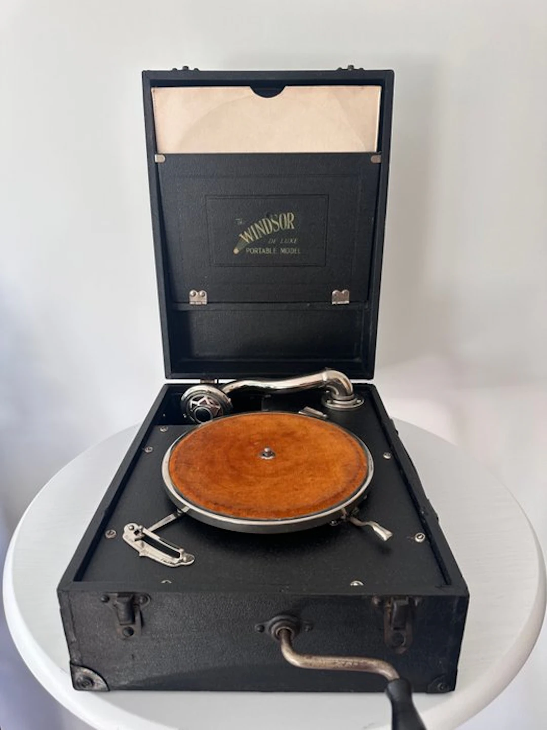 The windsor - De Luxe Portable Model Gramophone