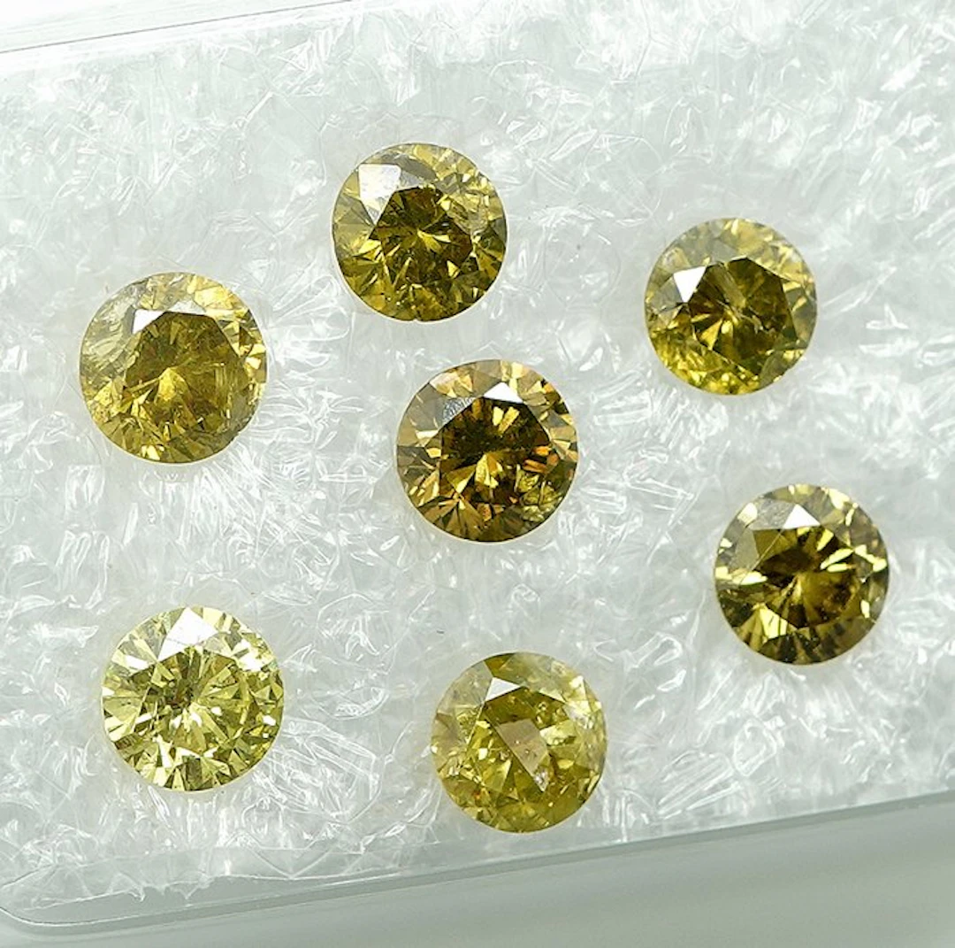 7 pcs Diamond (Colour-treated) - 1.02 ct - Round - Fancy...