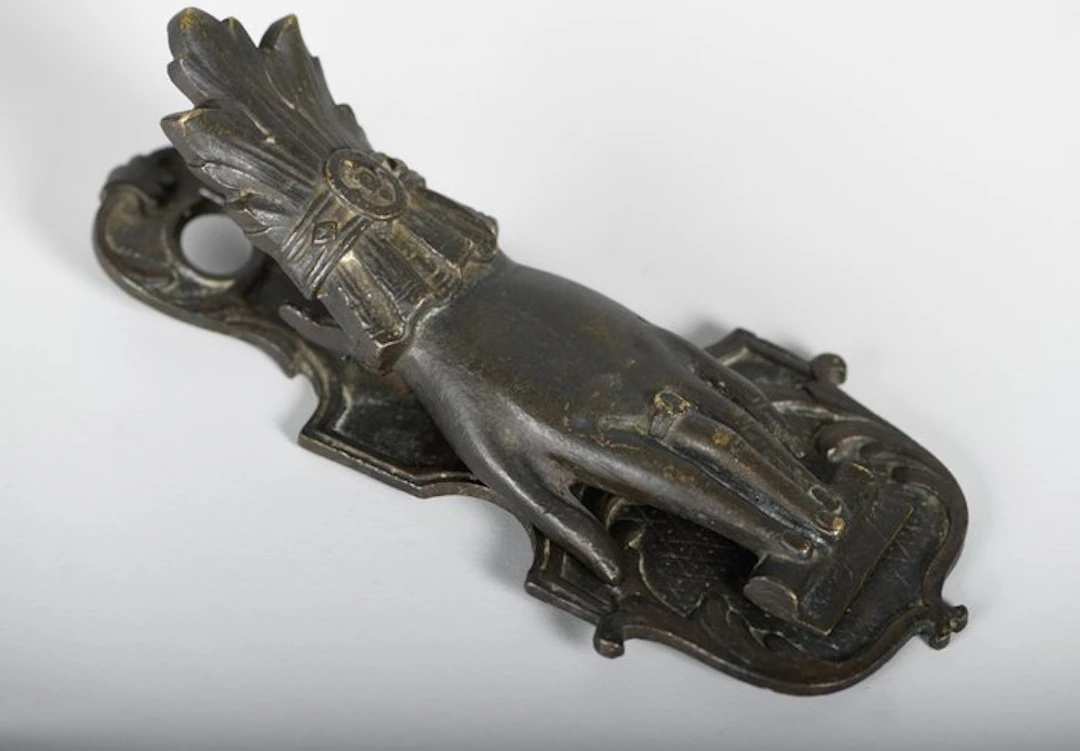 Antieke bronzen Victoriaanse brievenclip of papierklem