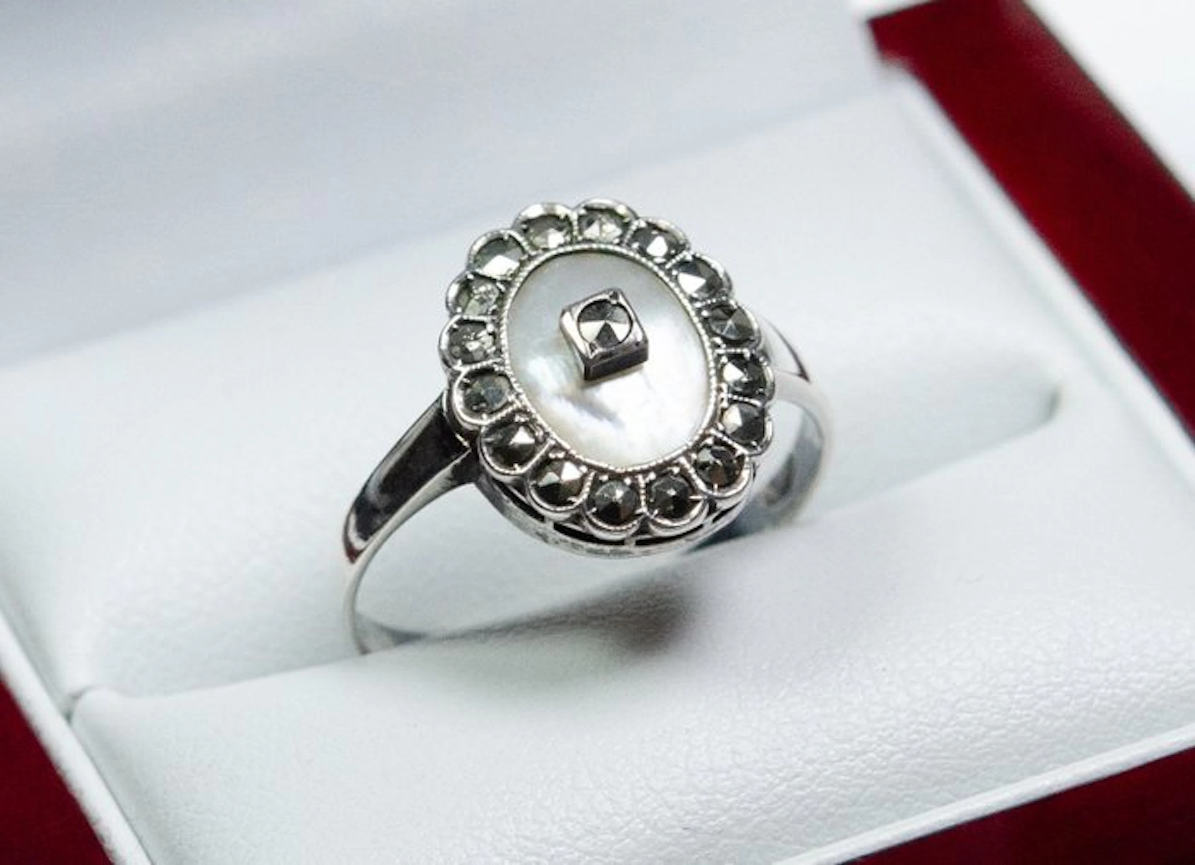 - 800 silver - marcasite - mother-of-pearl - Ring