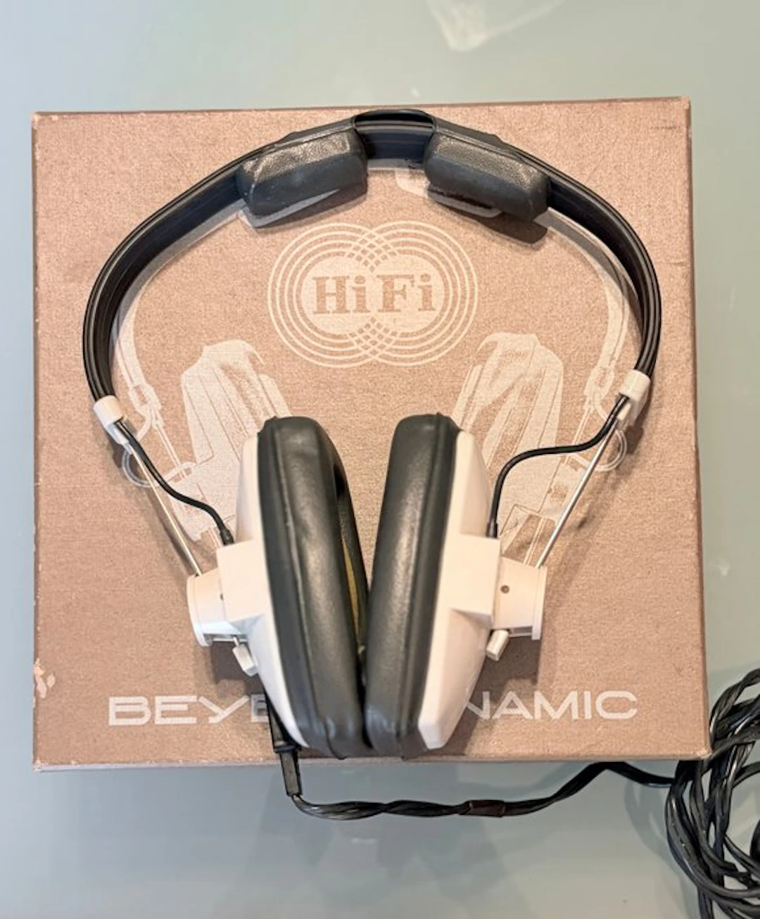 Beyer dynamic - DT 100 Closed-Back Dynamic Headphone