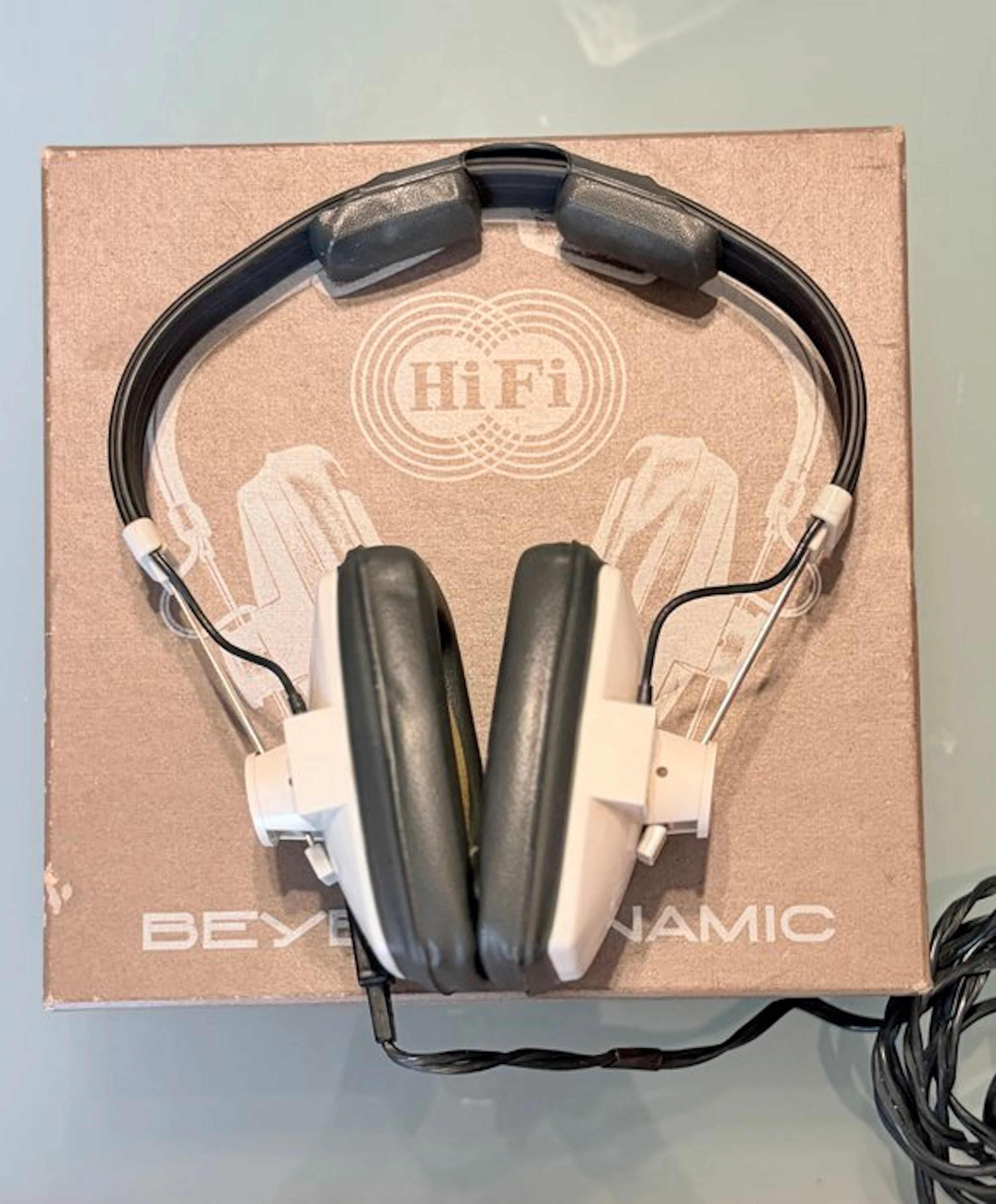 Beyer ­dy­namic - DT 100 Closed-Back Dynamic Headphone