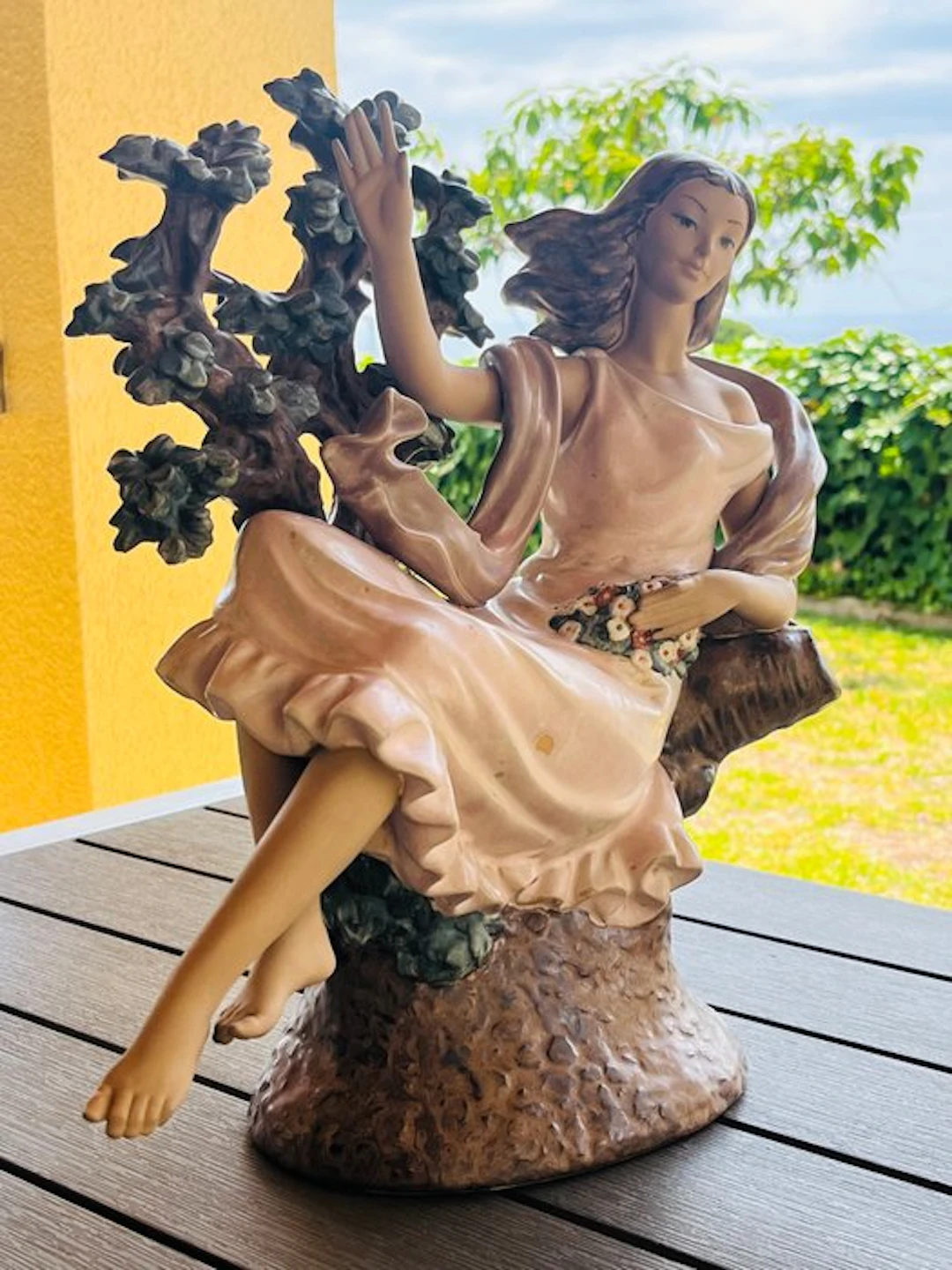 Lladró - Vicente Martinez - Sculpture, Day Dream / Flora - 39.5 cm - sandstone