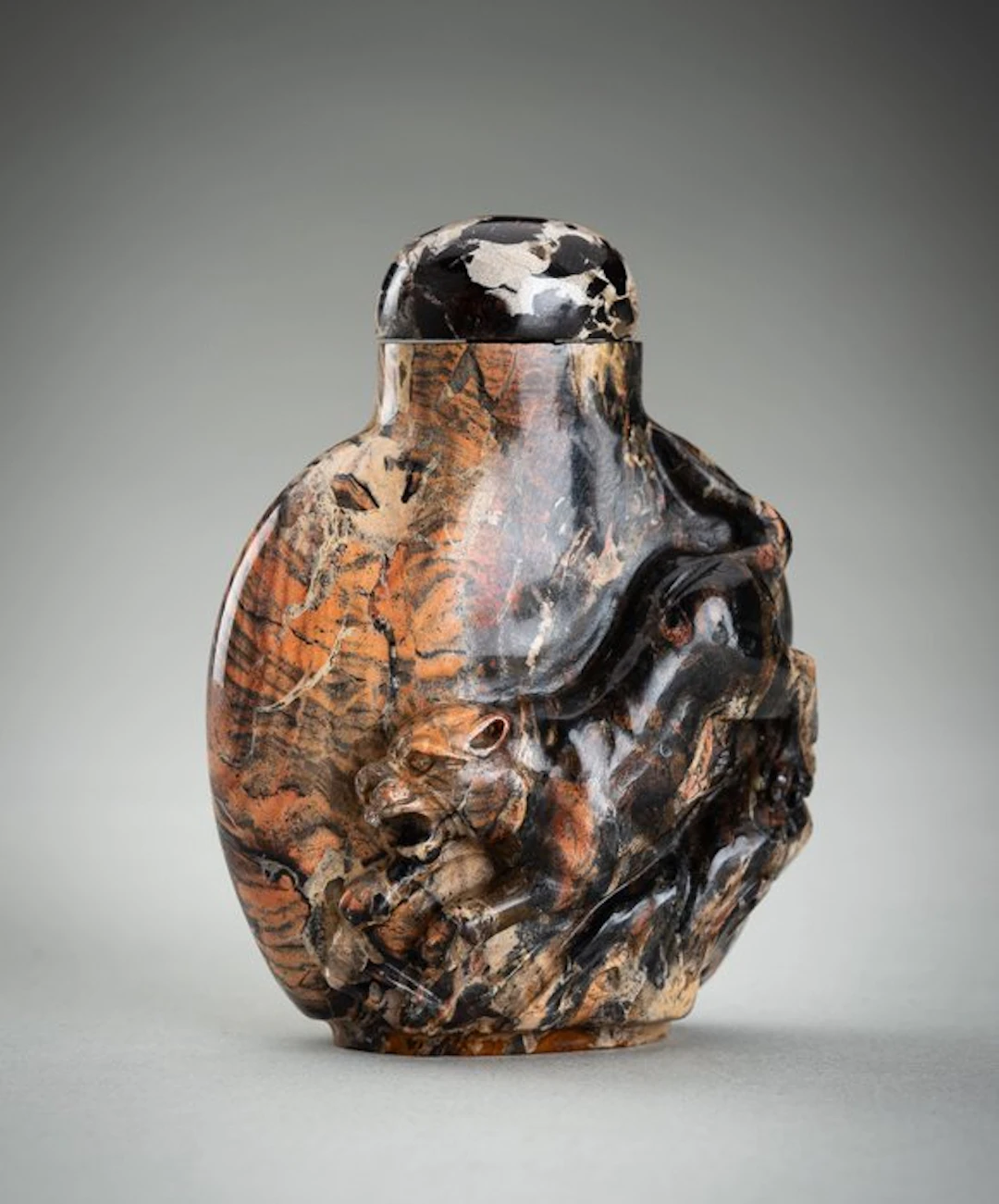 China fossiliferous limestone Snuff box “Tiger on the...
