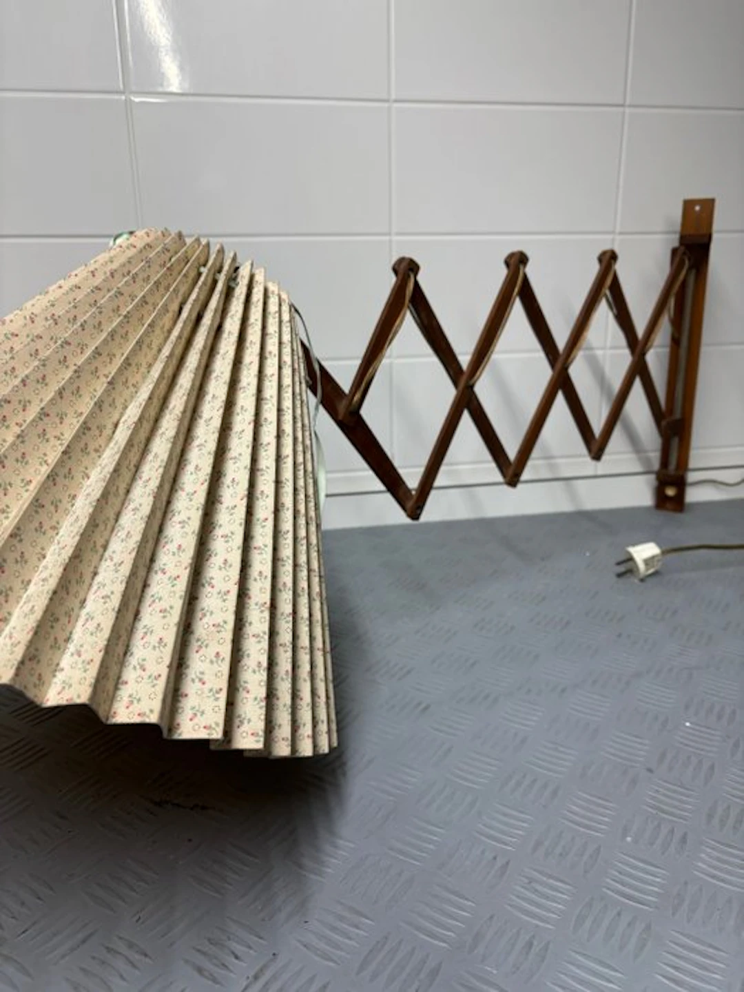 Wall lamp - Wood - scissor-arm lamp