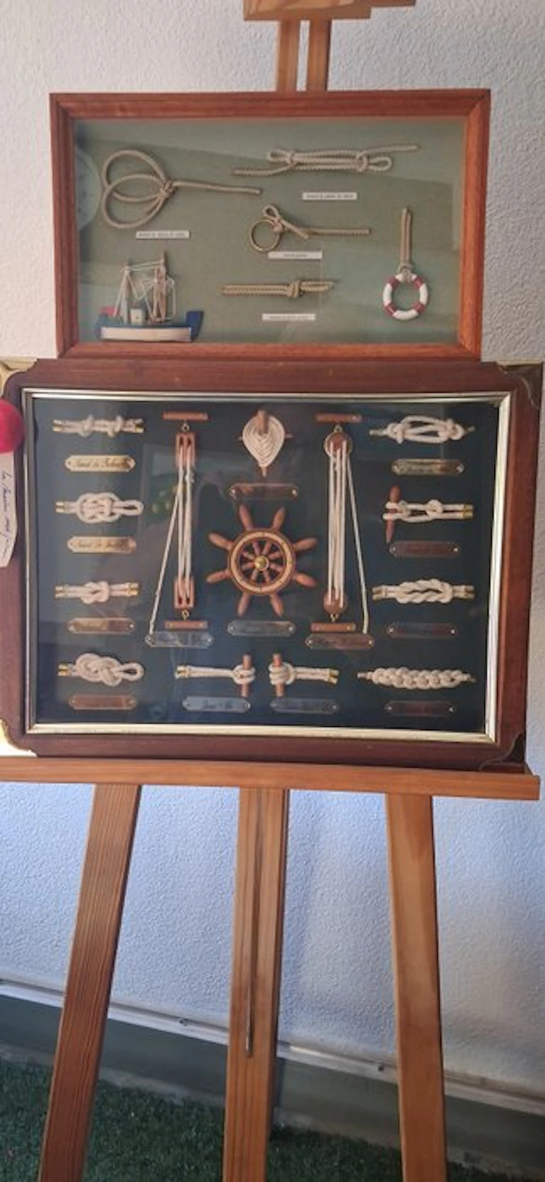Maritime object (2) - Gilt brass, Mahogany- Nautical knots under glass