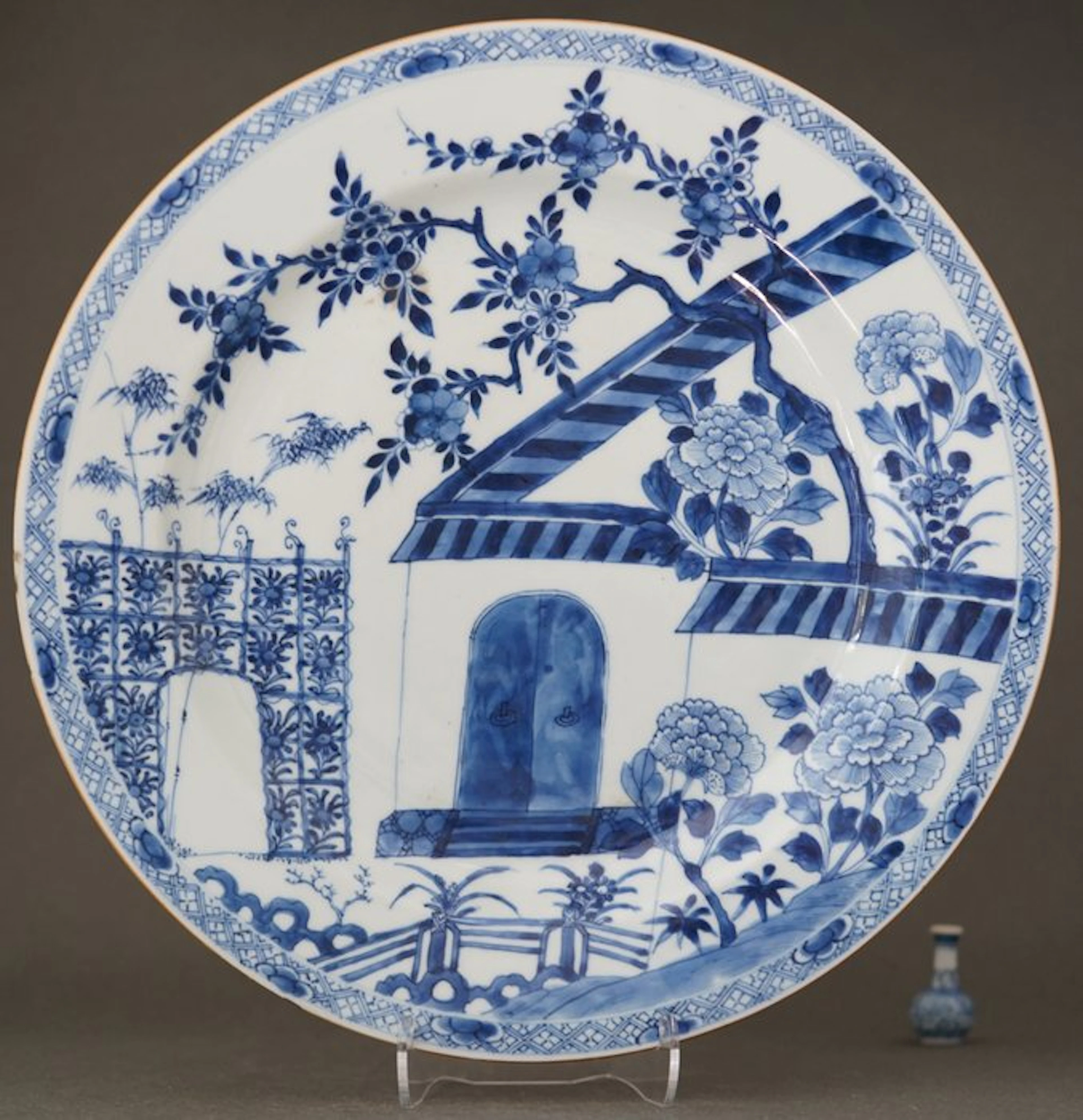 Kangxi (1662-1722) - Plate - Tall Floral Gate