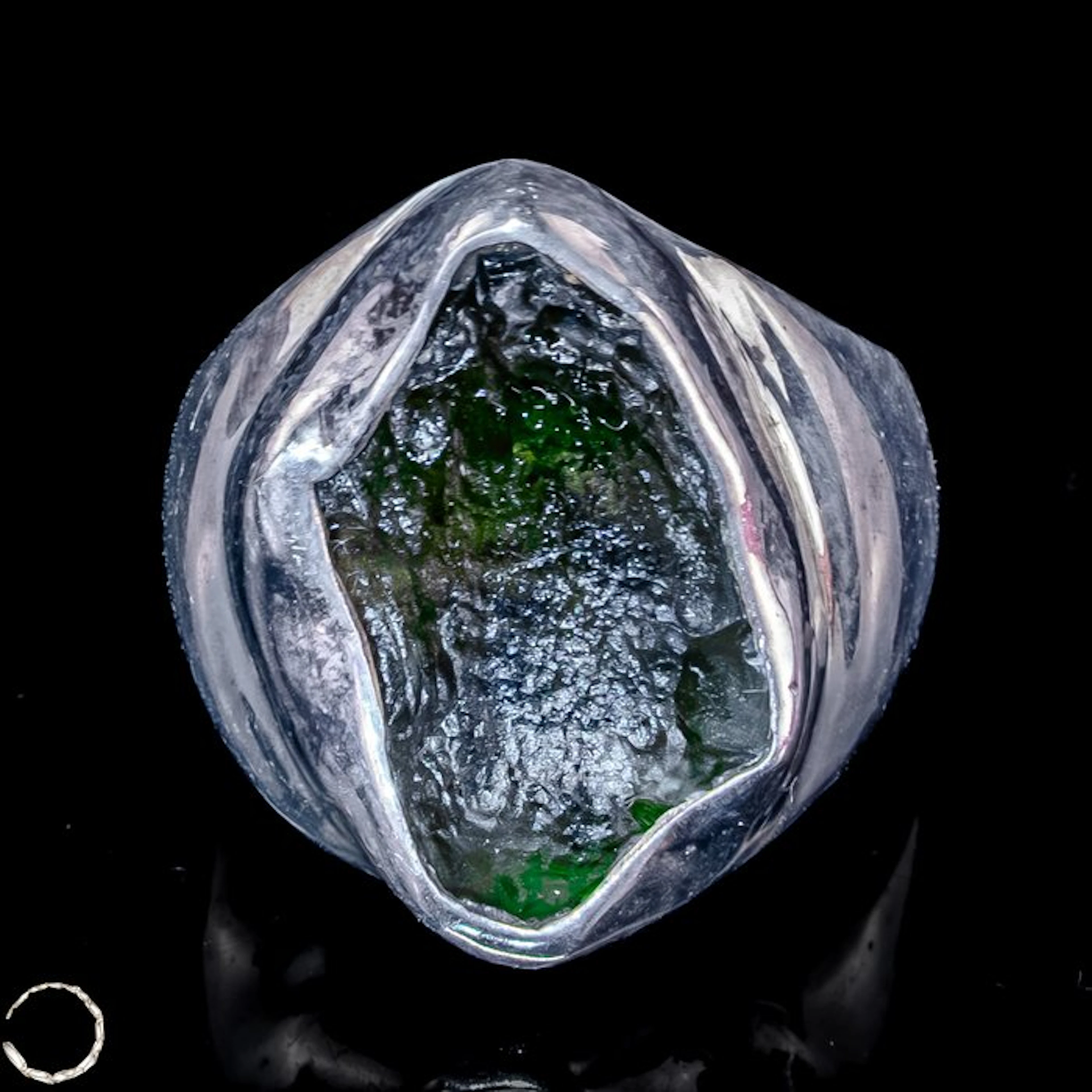 Stunning Moldavite ring in 925 silver – A piece of cosmic...