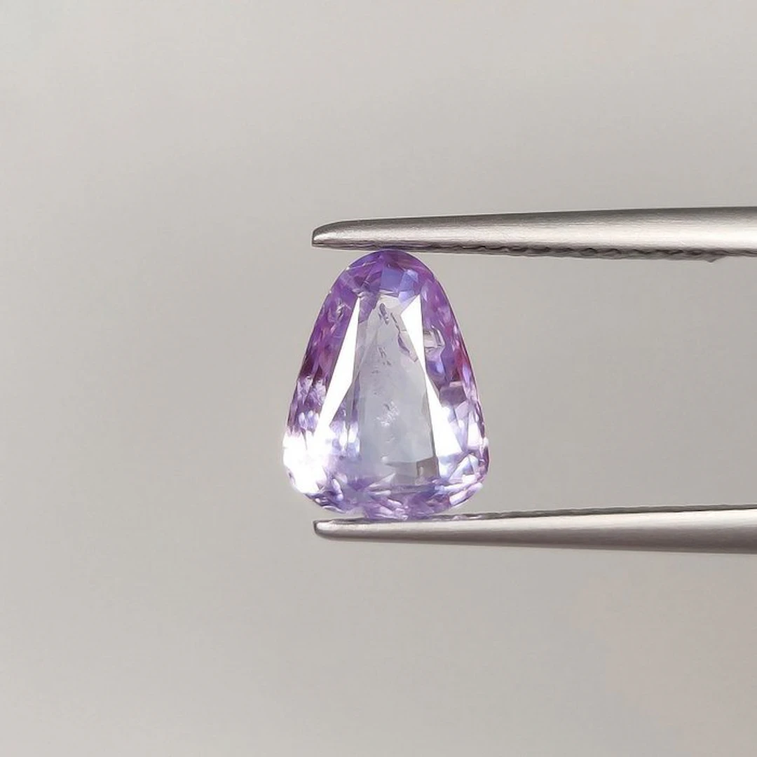 Violet Sapphire - 2.90 ct - International Colored...