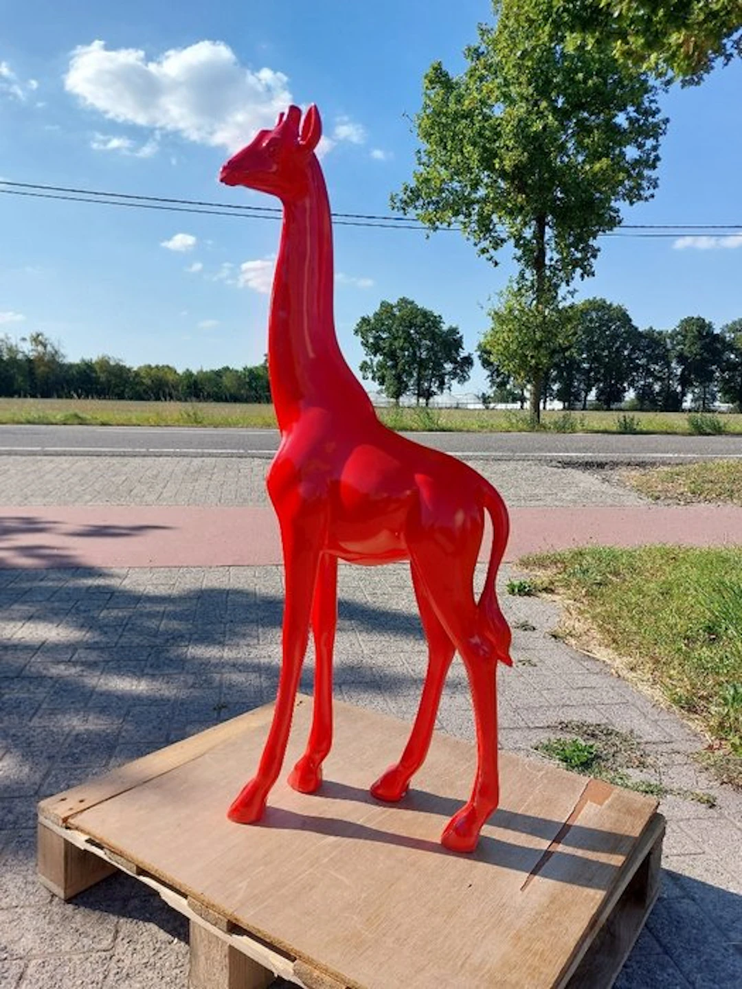 Statue, 100 cm high giraffe red color - 100 cm - laminate