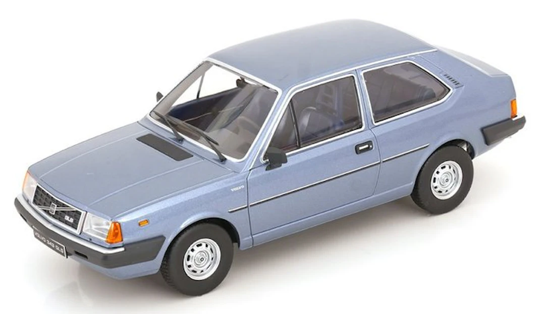 Triple9 1:18 - Model car - Volvo 343 GLS - 1982 - Blauw metallic