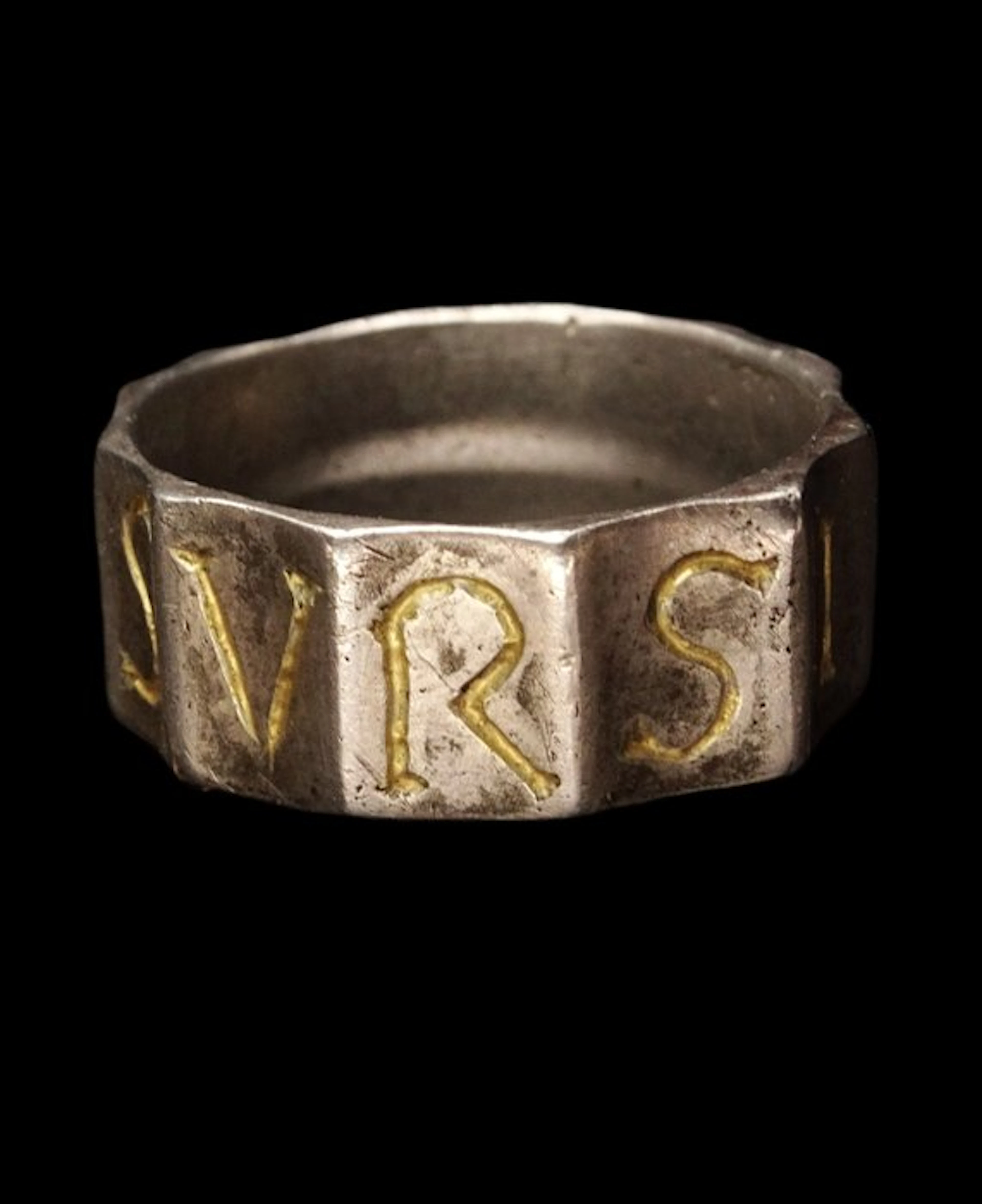 Ancient Roman - Silver ring inscribed with letters gilded...