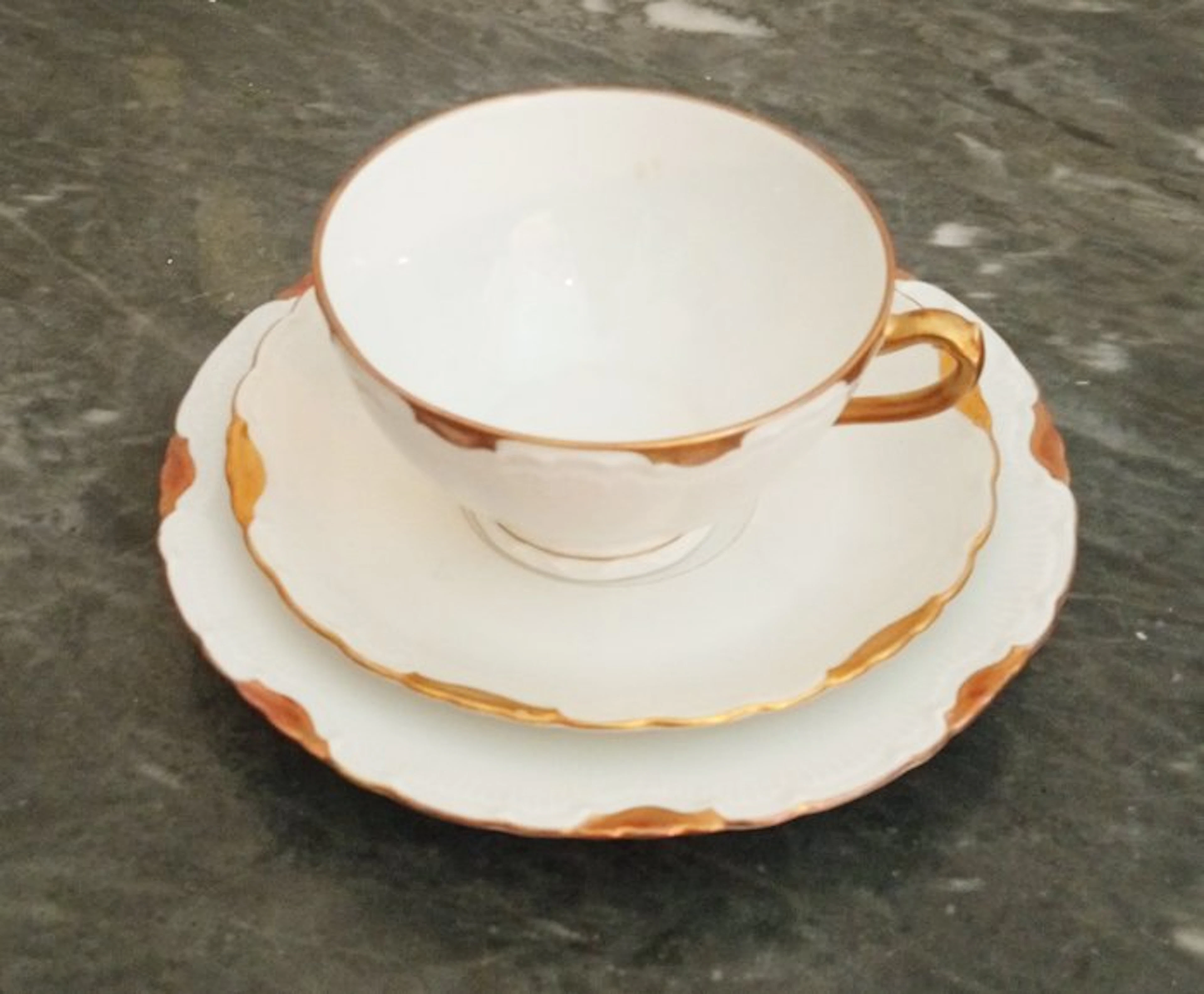 Tea service (34) - Porcelain - white and gold tea set