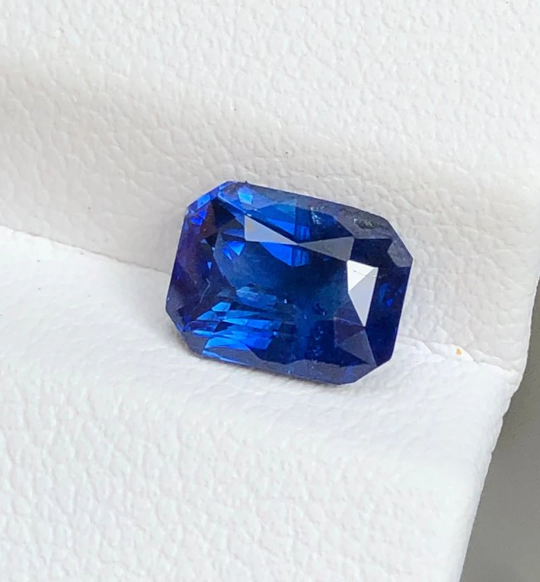 1 pcs Blue Sapphire - 2.45 ct - International Colored...