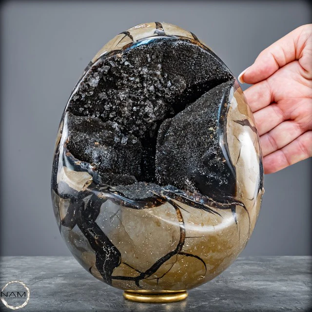 Exquisite septarian druse egg with sparkling calcite...