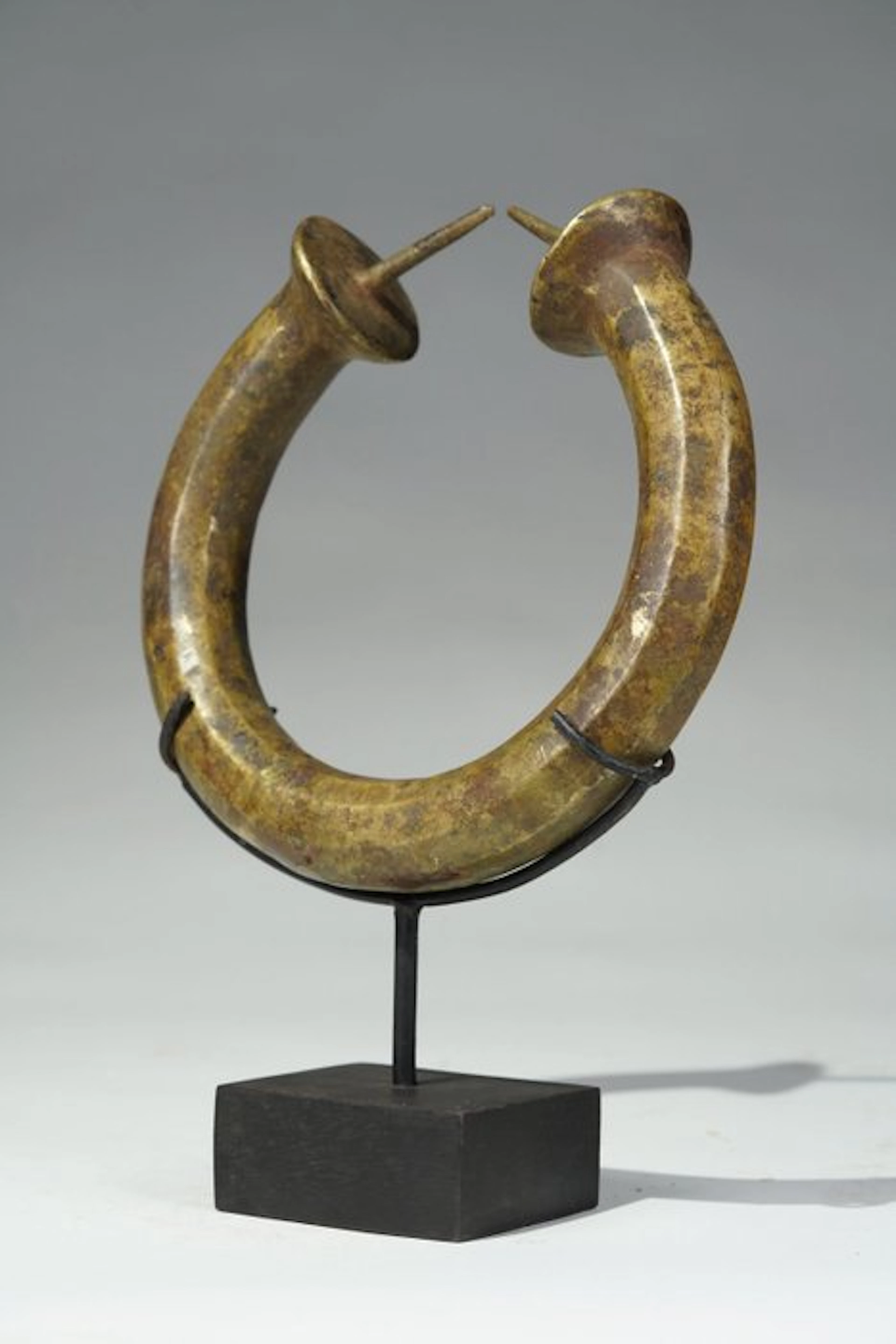 A bronze sculpture - Currency - Yoruba - Nigeria (No reserve price)