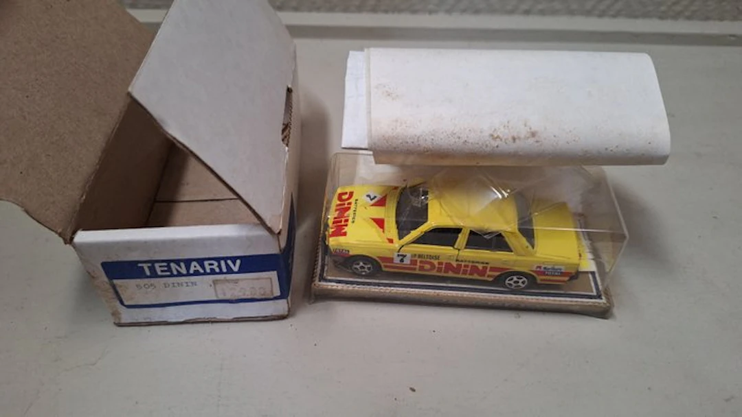 1:43 - Model car - Jet car Dinin