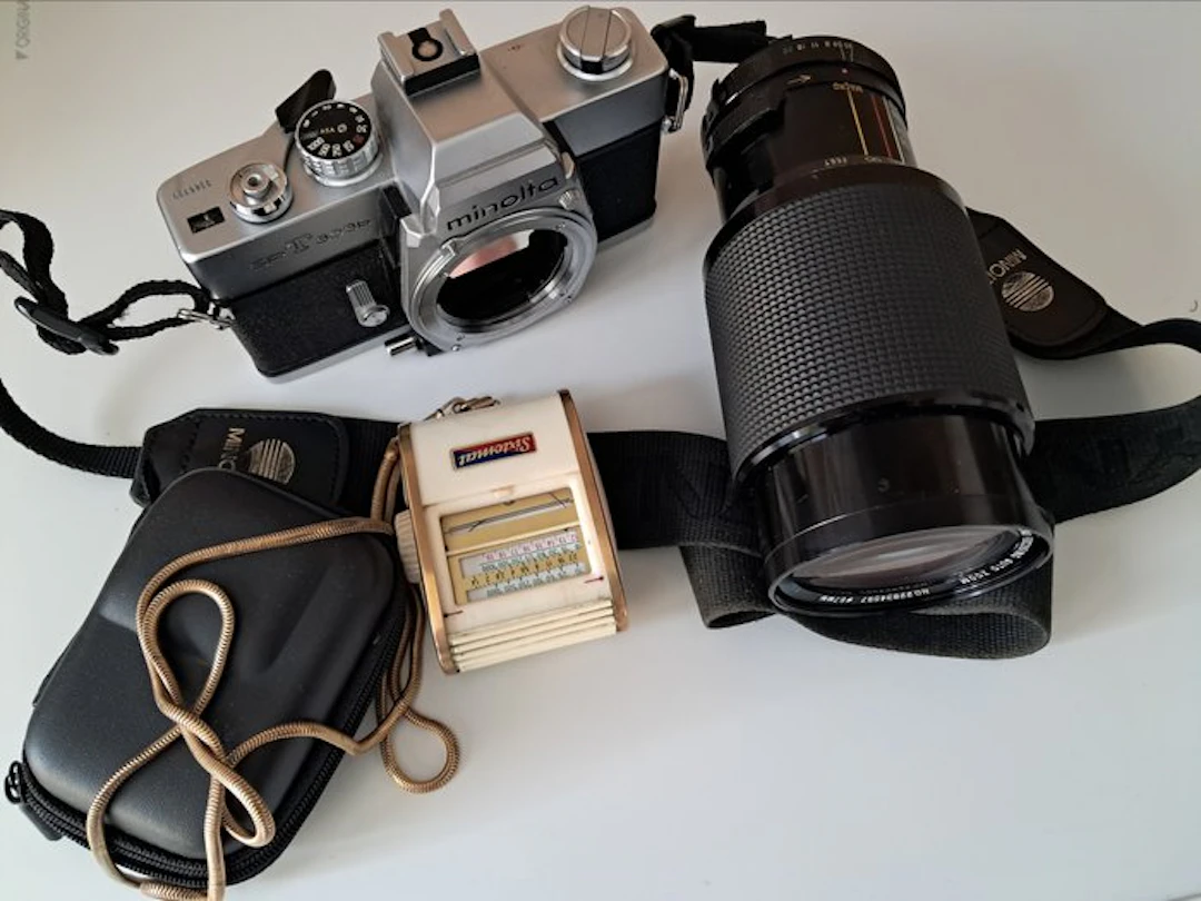 Minolta, Vivitar SR-T 303b + Series 1 - 3,5/70-210mm Analogue camera