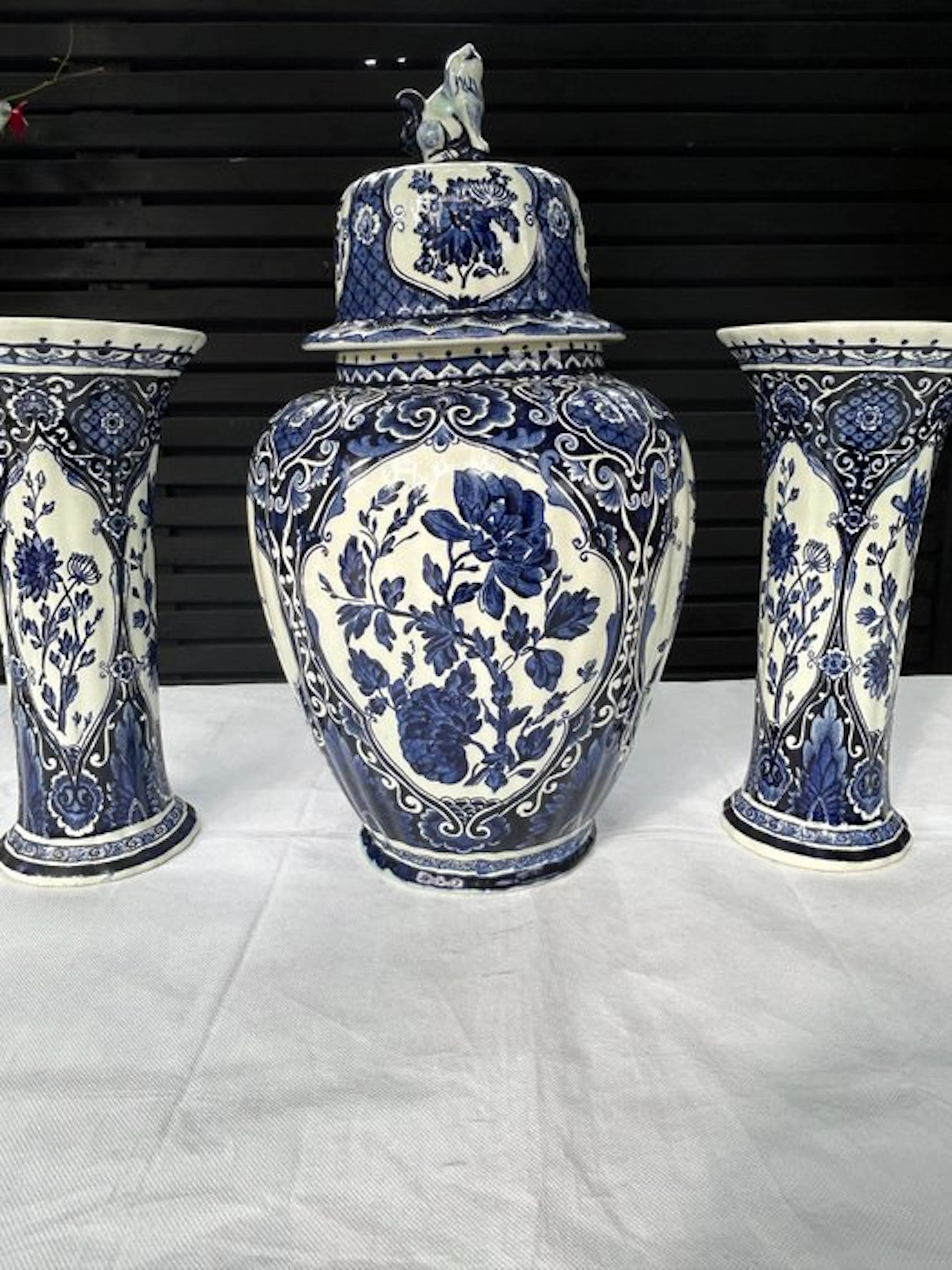 Boch Frères - Vase (3) - Earthenware - Boch Delft cabinet set 3 dl