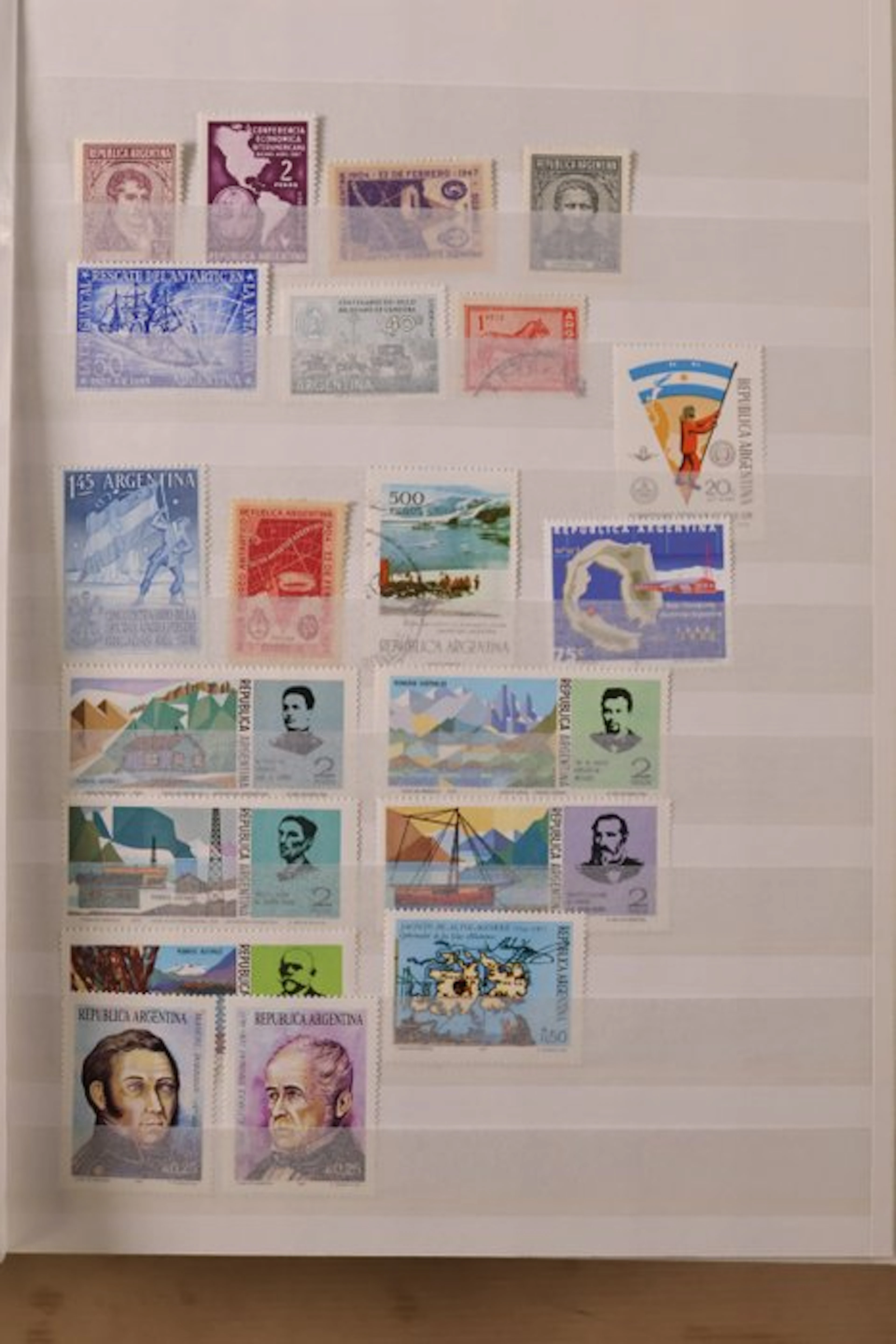 World 1925/2022 - Lot in a luxury stock book