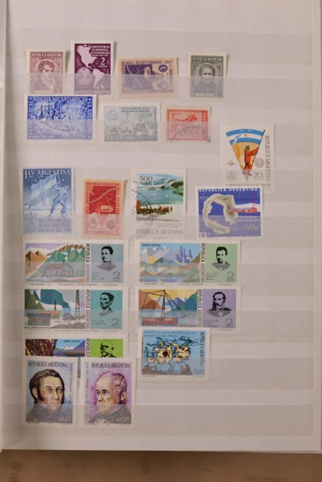 World 1925/2022 - Lot in a luxury stock book