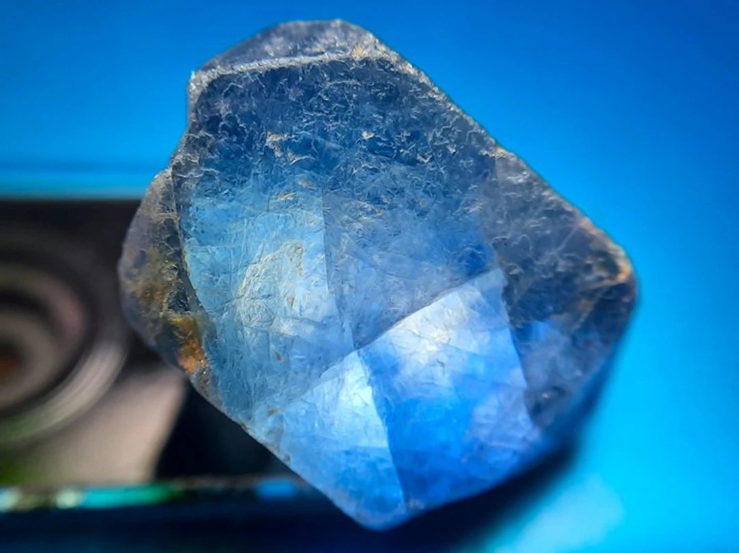 12.2 cts - Beautiful Untreated Blue Sapphire - Rough- 2.44 g
