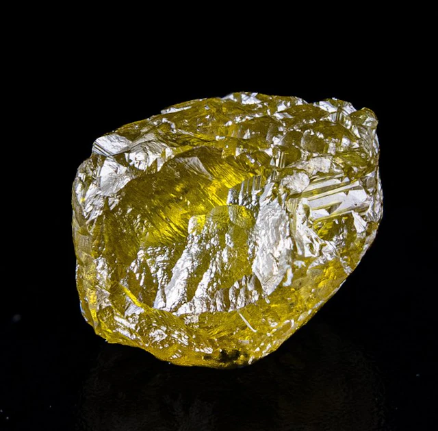 DIAMOND 0.32 CARATS!! FANCY VIVID YELLOW - EXCEPTIONAL...