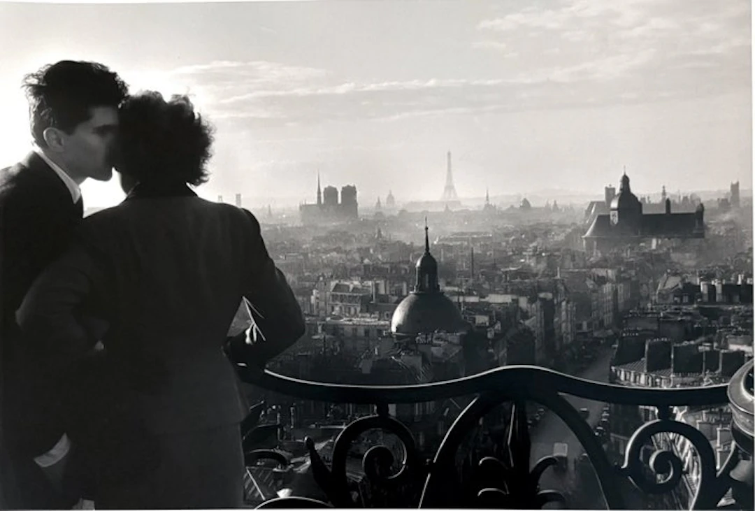 Willy Ronis (1910–2009) - les amoureux de la Bastille 1957