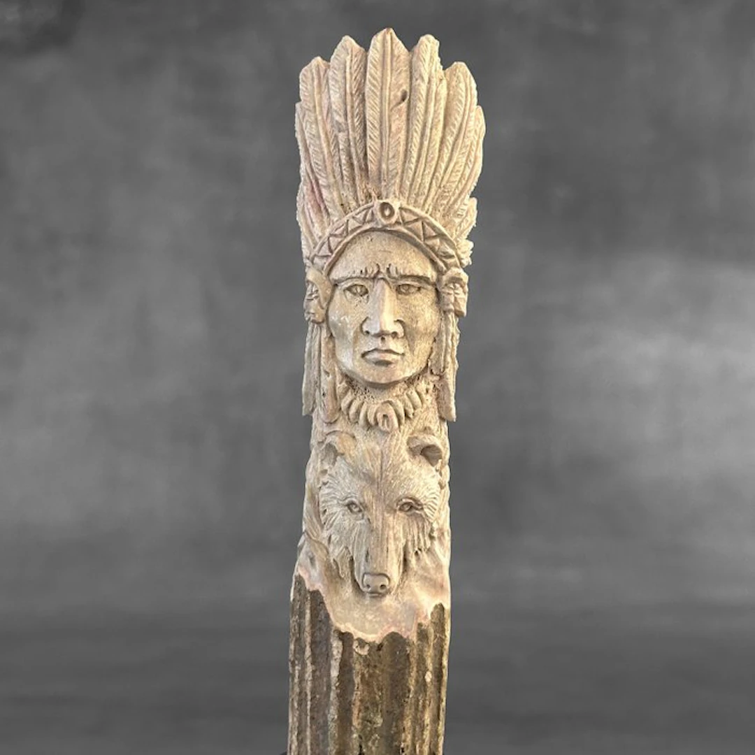 Carving, NO RESERVE PRICE - Stunning native American with...