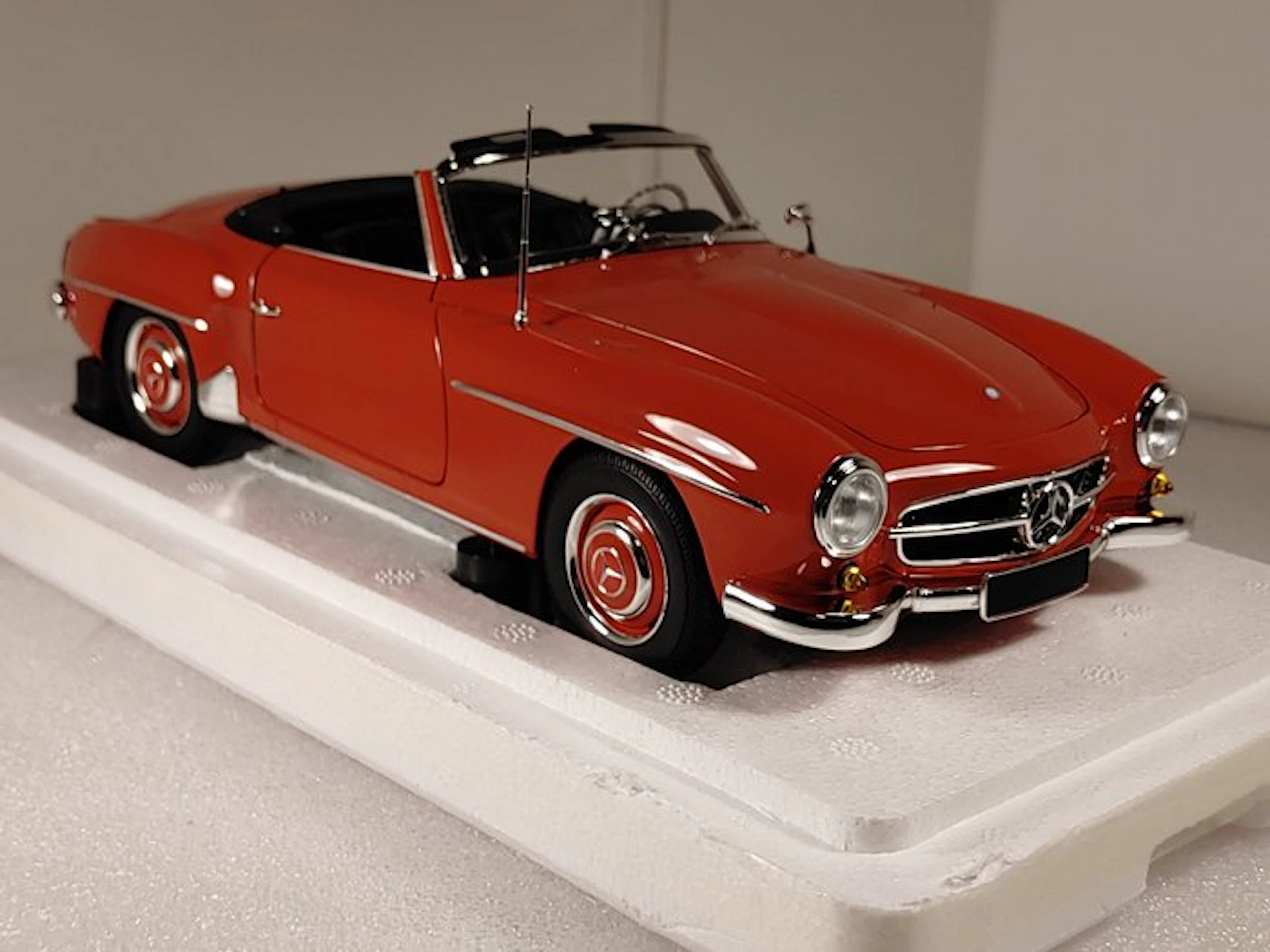 MiniChamps 1:18 - Model sports car - Mercedes-Benz 190 SL Roadster (W121) 1955