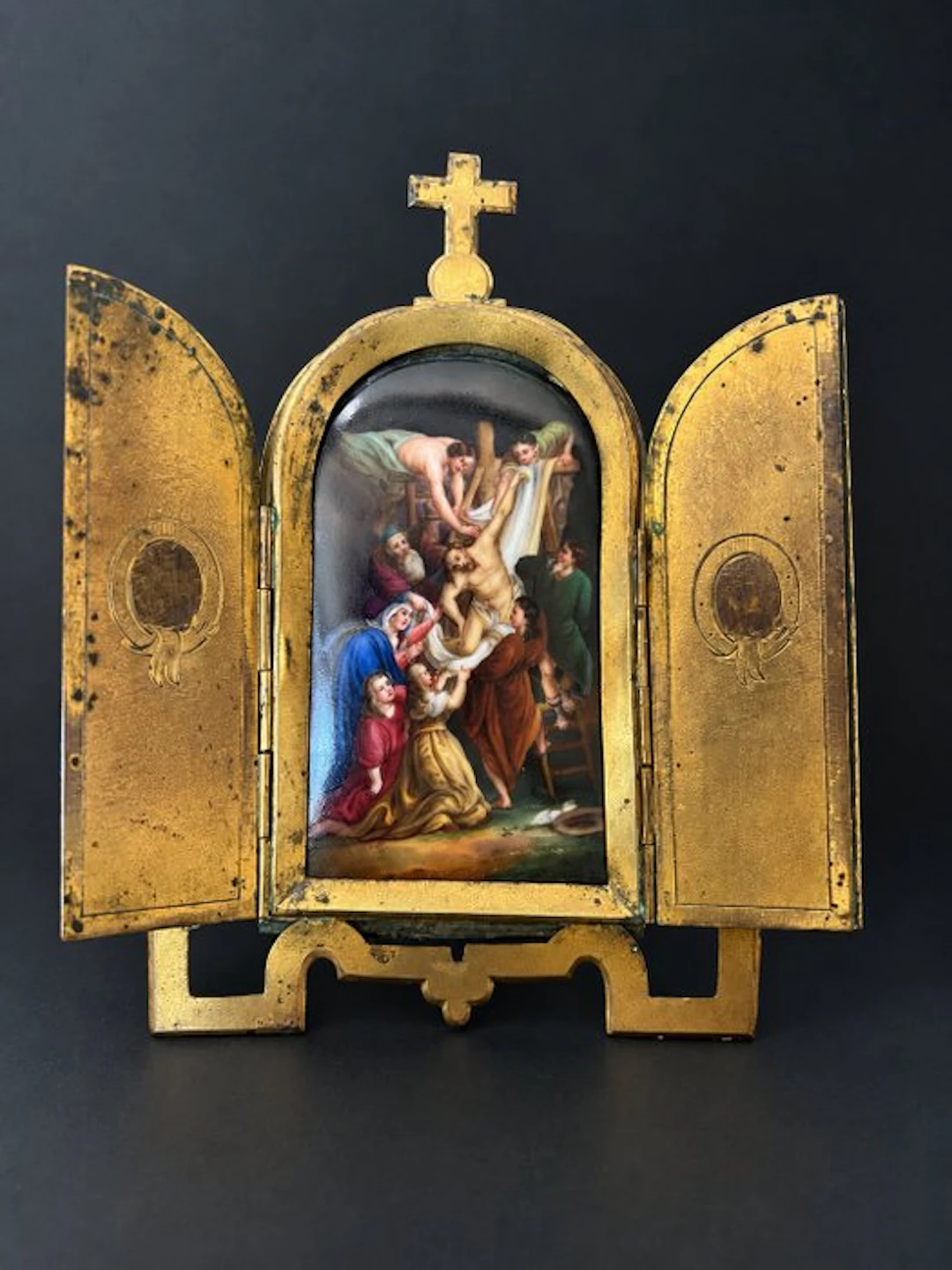 Devotional triptych in gilded brass – Descent from the Cross - Brass