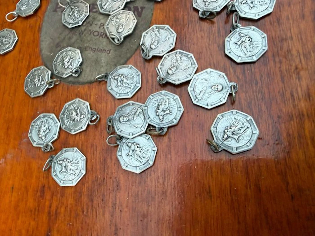 Religious medals, 33 pieces - Metal - 1940-1950