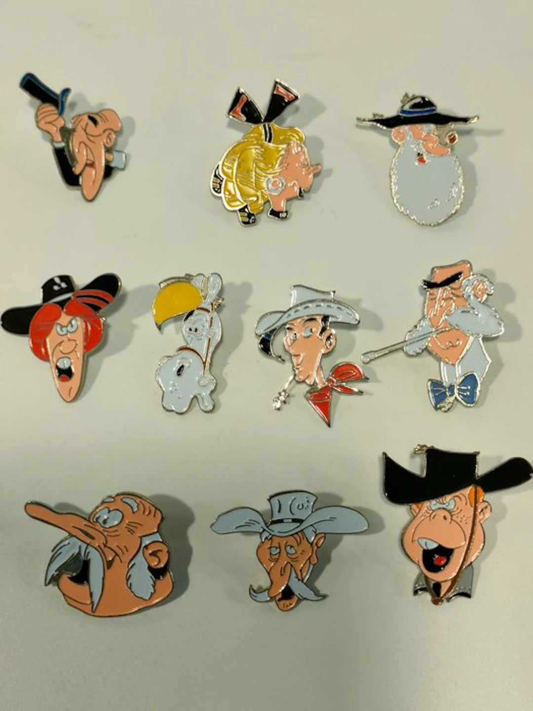 Lucky Luke - 10 Lucky Luke collectible pins - EDITIONS ATLAS - 2003