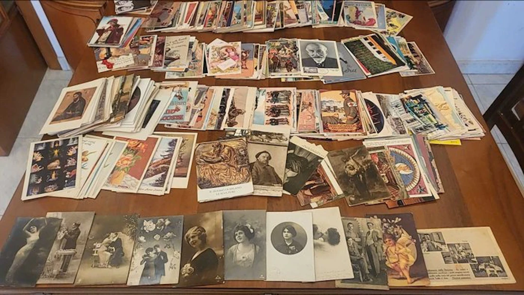 Themed collection - Stupendous collection of 700...