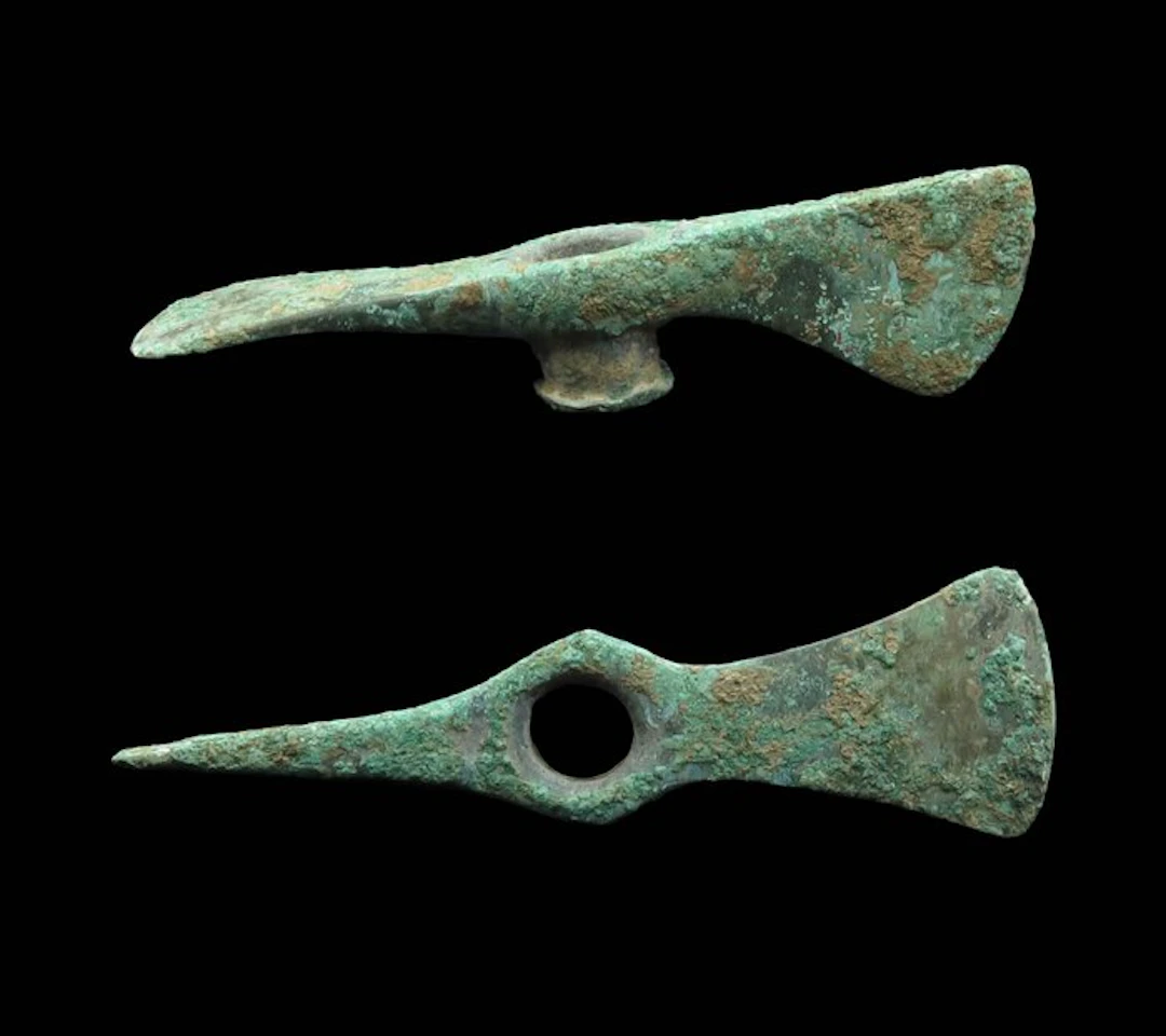 Bronze Age Bronze Axe head - 21 cm (No reserve price)
