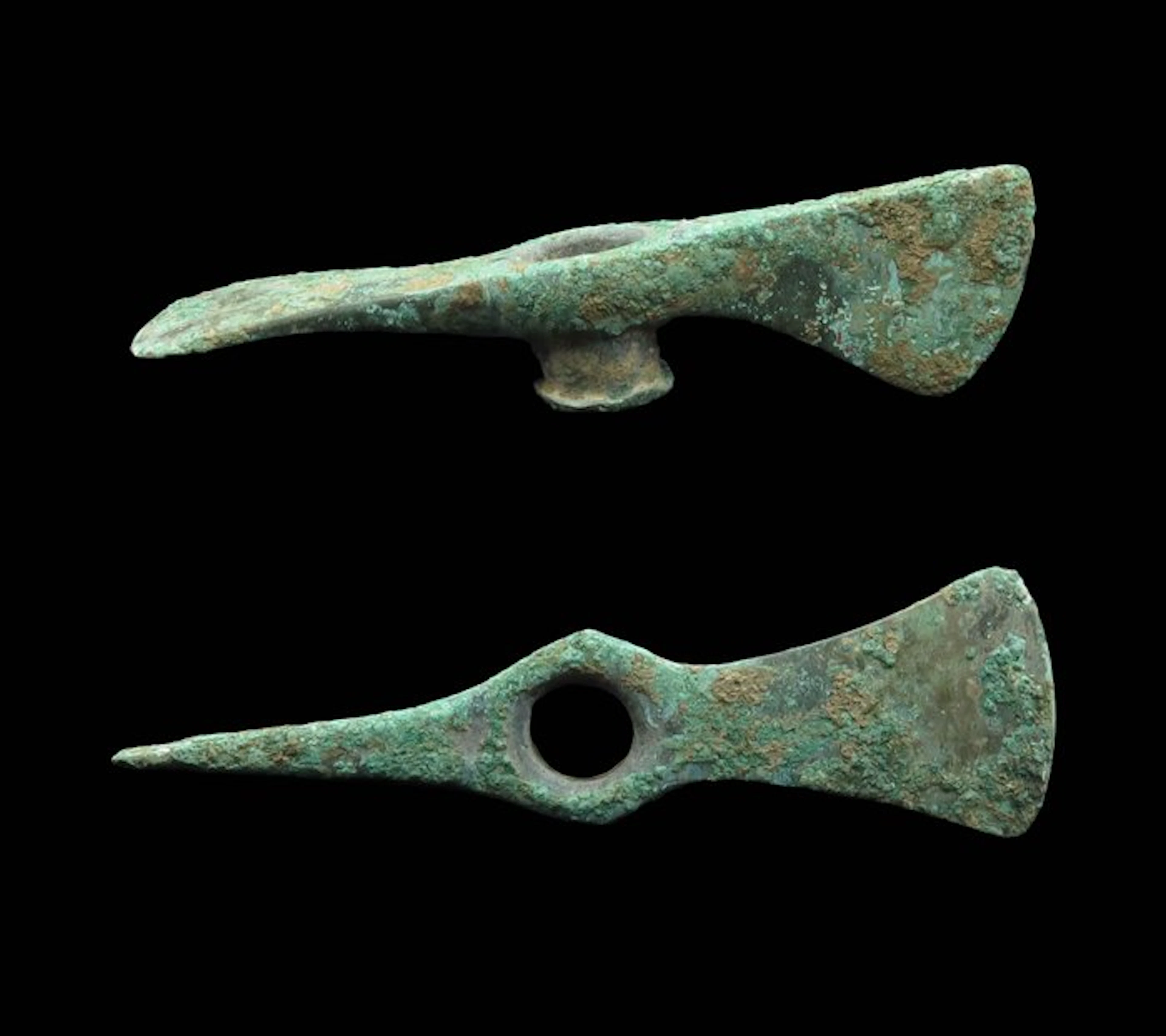Bronze Age Bronze Axe head - 21 cm (No reserve price)