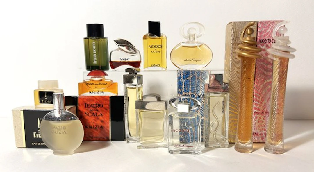 Branded merchandise collection - Collectible perfume...