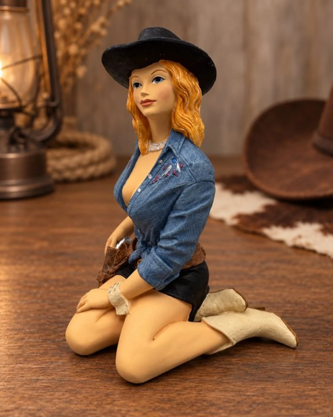 Statue, The Girl Next Door – “trigger Trudy” – Parastone...