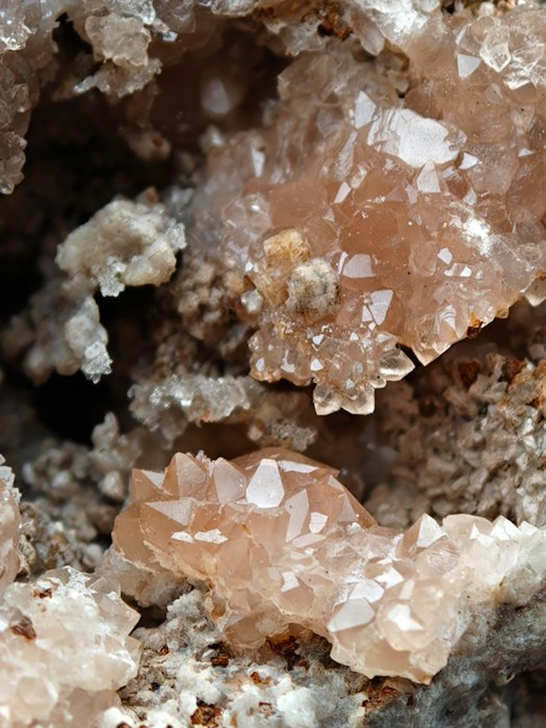 RAREST, PINK QUARTZ IN GEODE