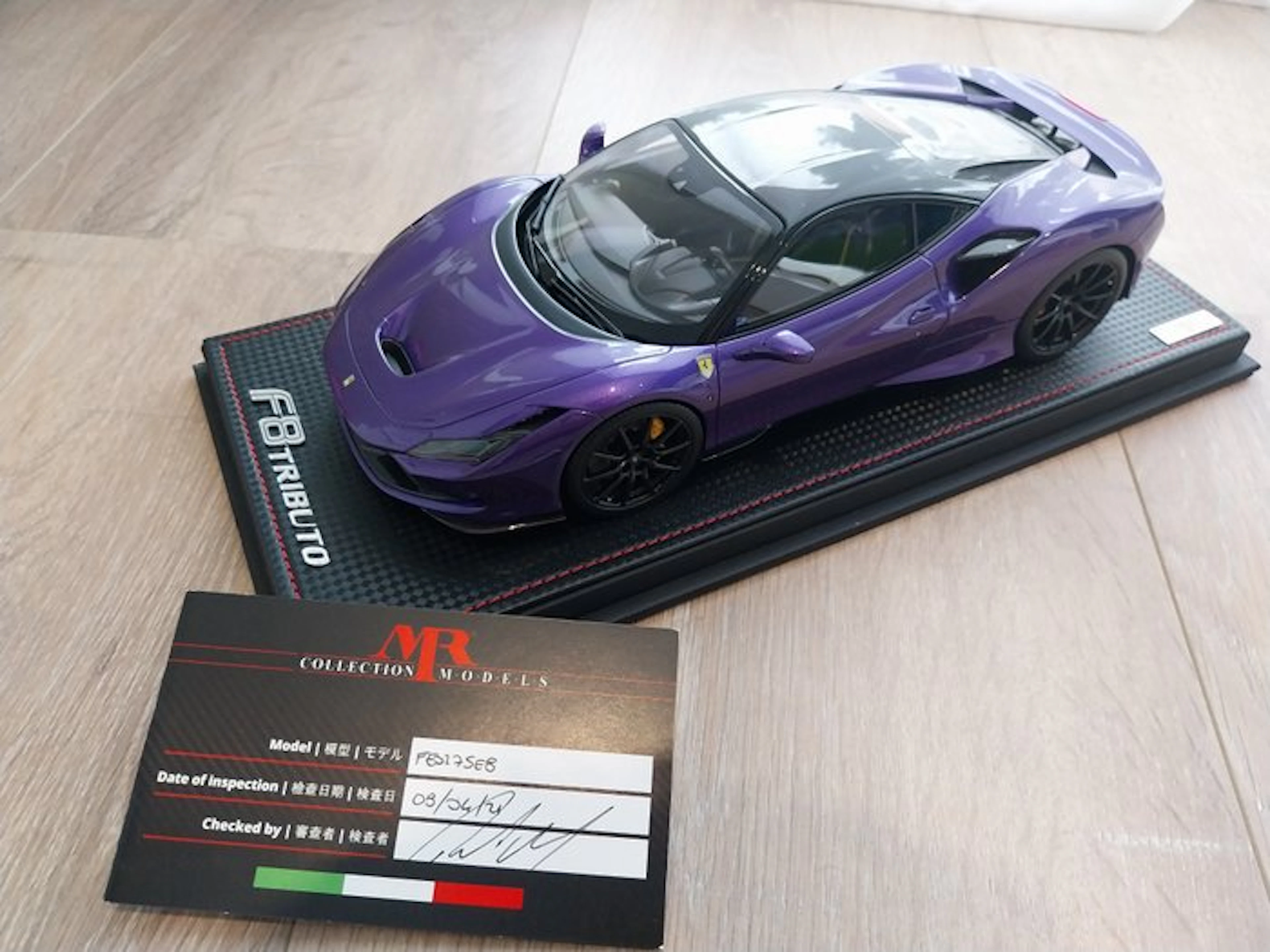 MR Collections 1:18 - Model car - Ferrari F8 Tributo - 09/15