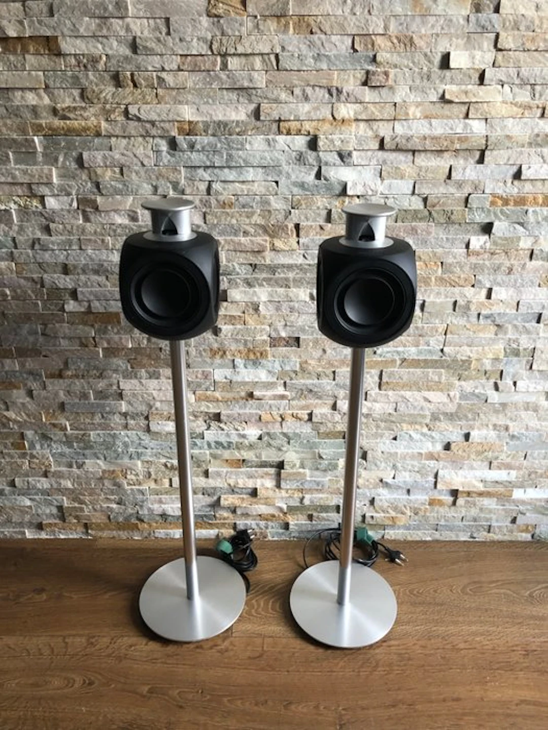 Bang & Olufsen - Beolab 3 on wonderful floorstands Speaker set