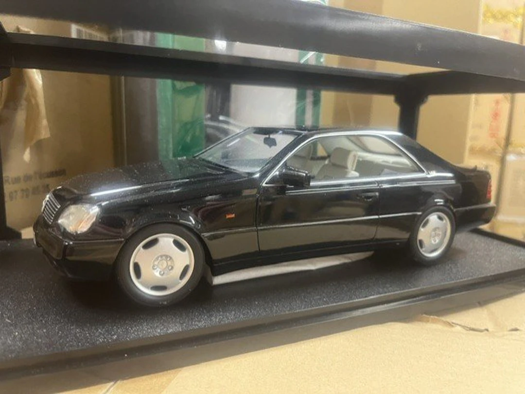 Cult Scale 1:18 - Model car - Mercedes-Benz CL Coupé V12 (C140) - Year 1992