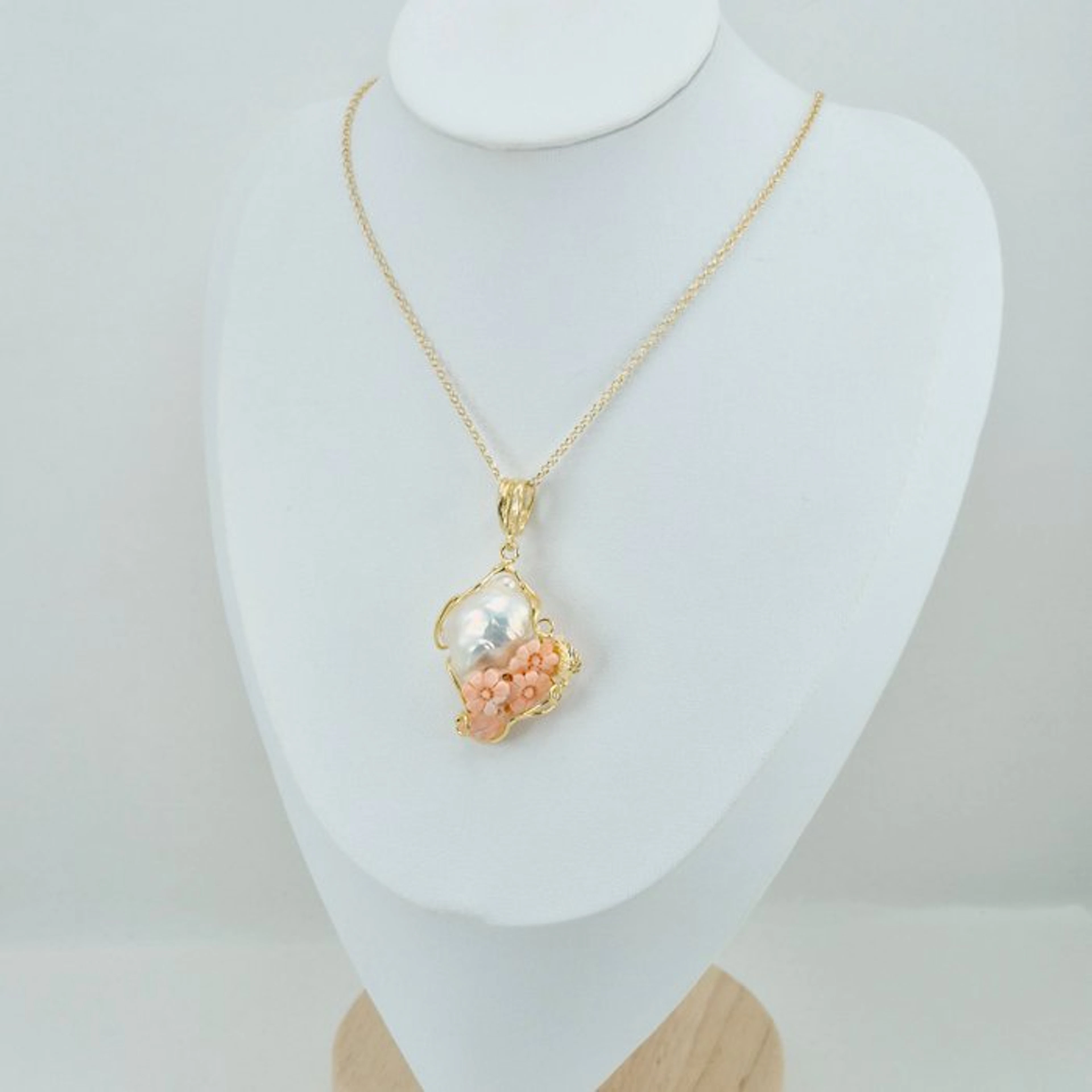 Silver Necklace with pendant - Pink coral and pearl