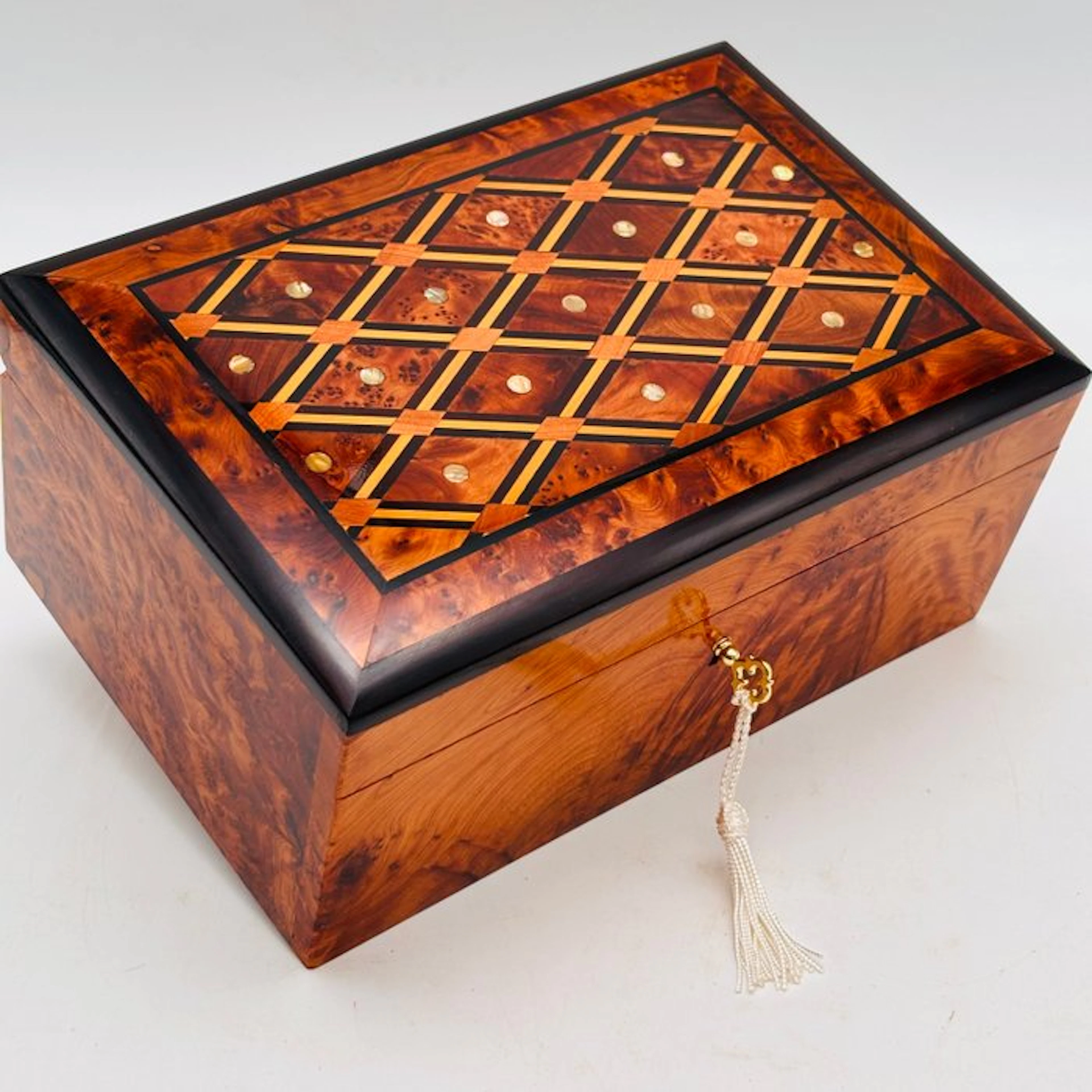 Jewellery box - Thuya wood, Wood, Mother-of-pearl, Marquetry, Tree of Life