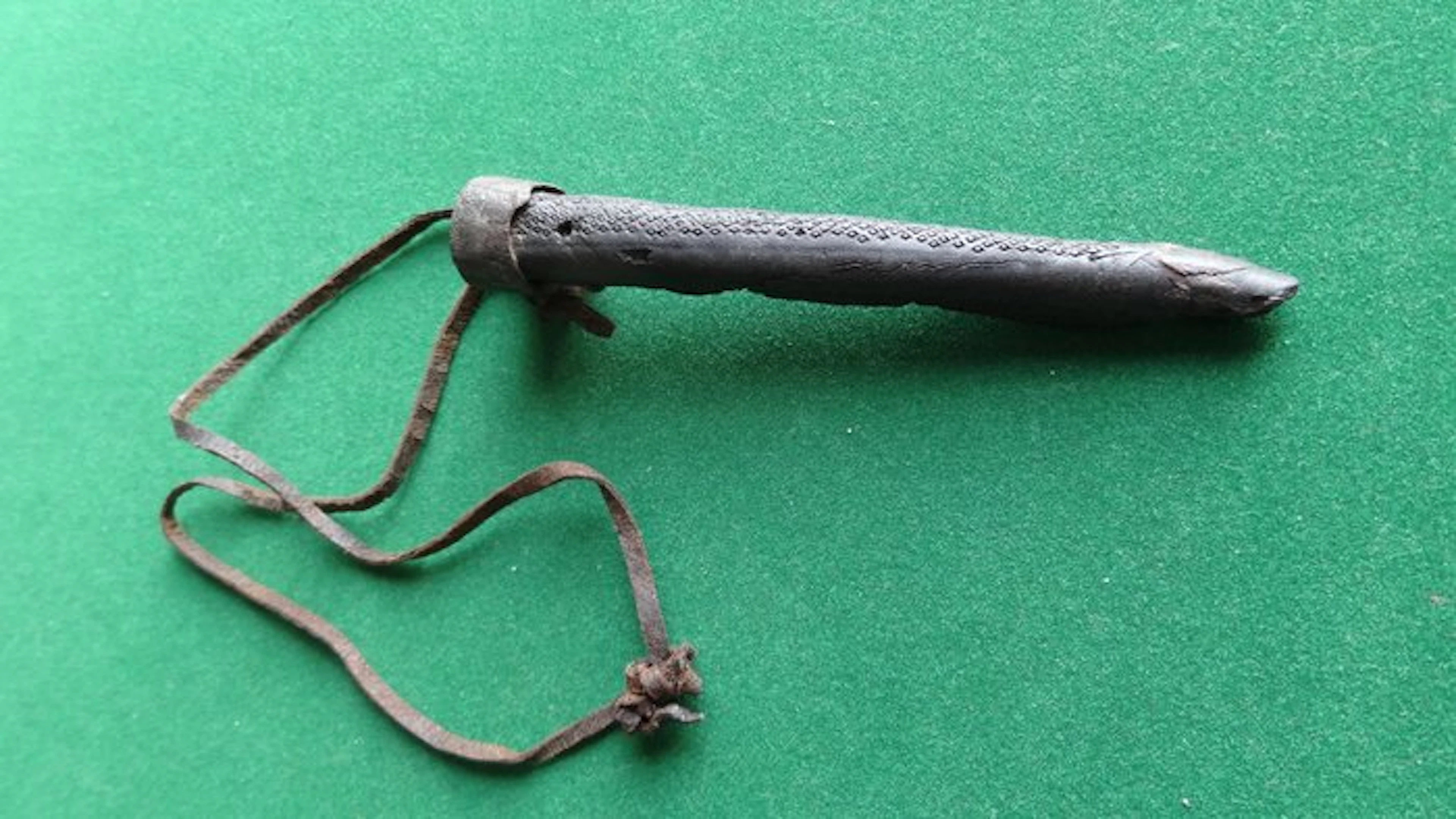 Knife-sheath - Netherlands - Circa 1500
