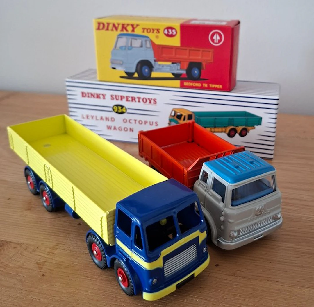 Dinky Toys - Model small city car (2) - 2 Dinky Toys...