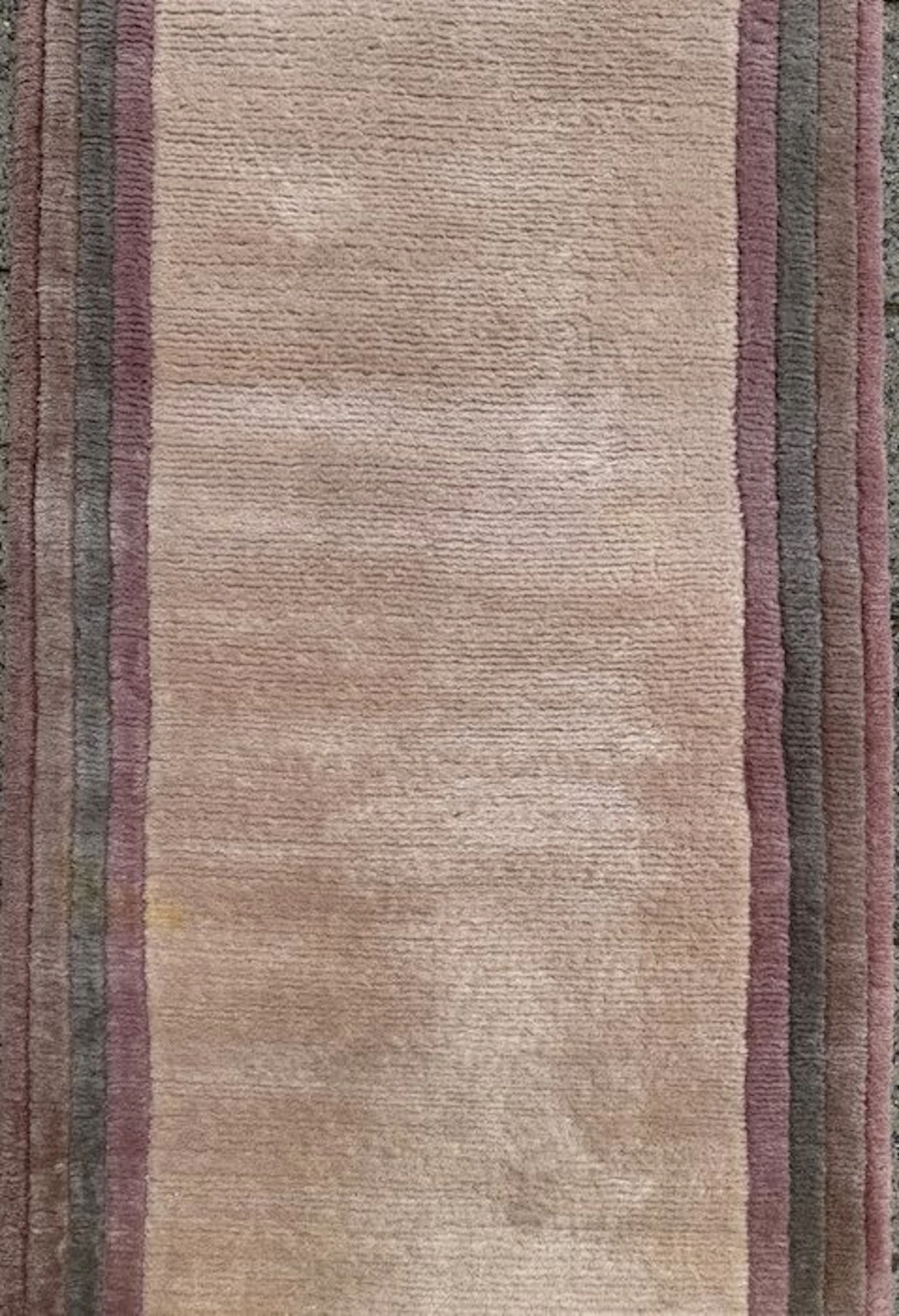 Modern design runner - no reserve price - cleaned...