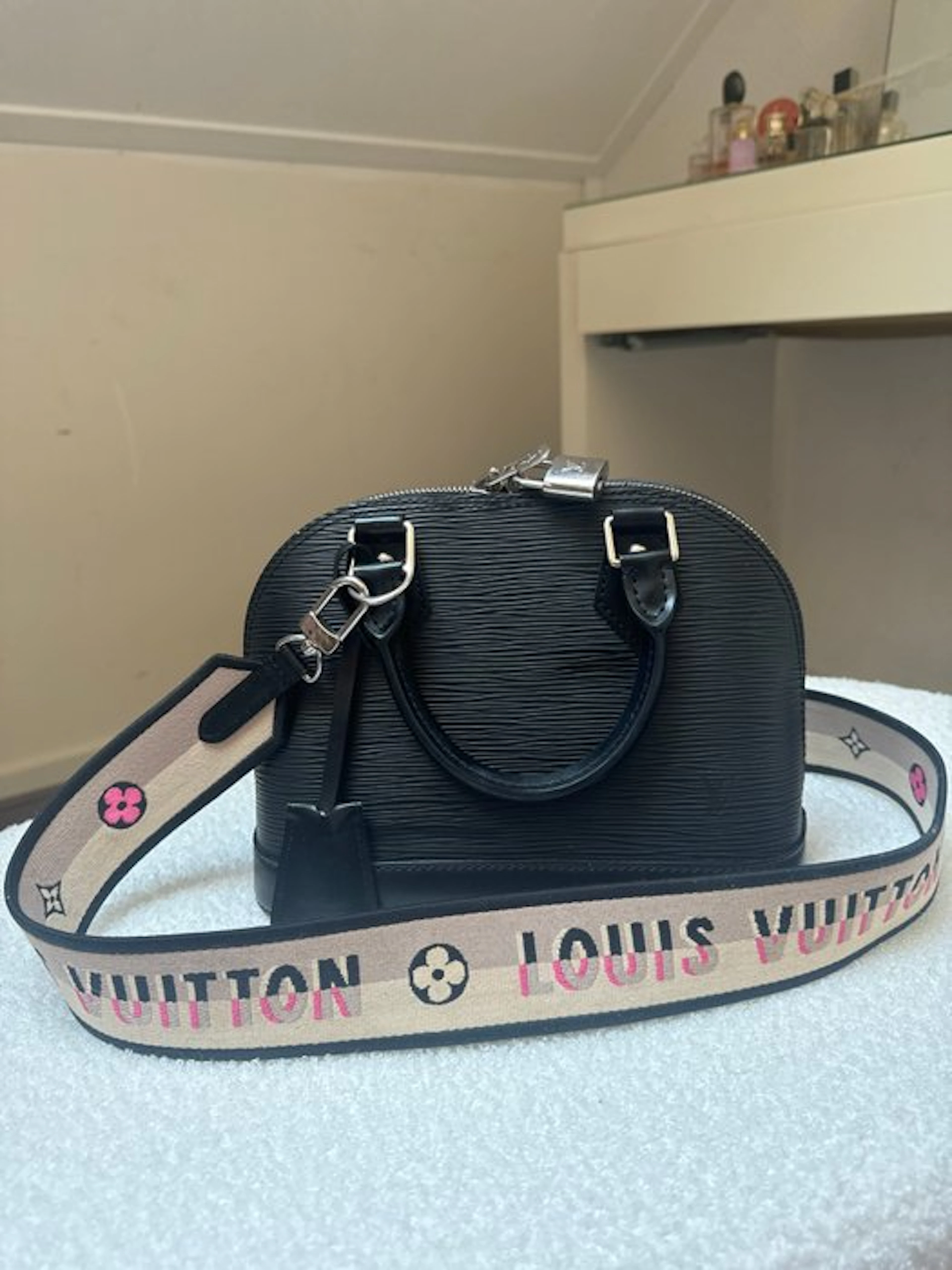 Louis Vuitton - Alma - Handbag