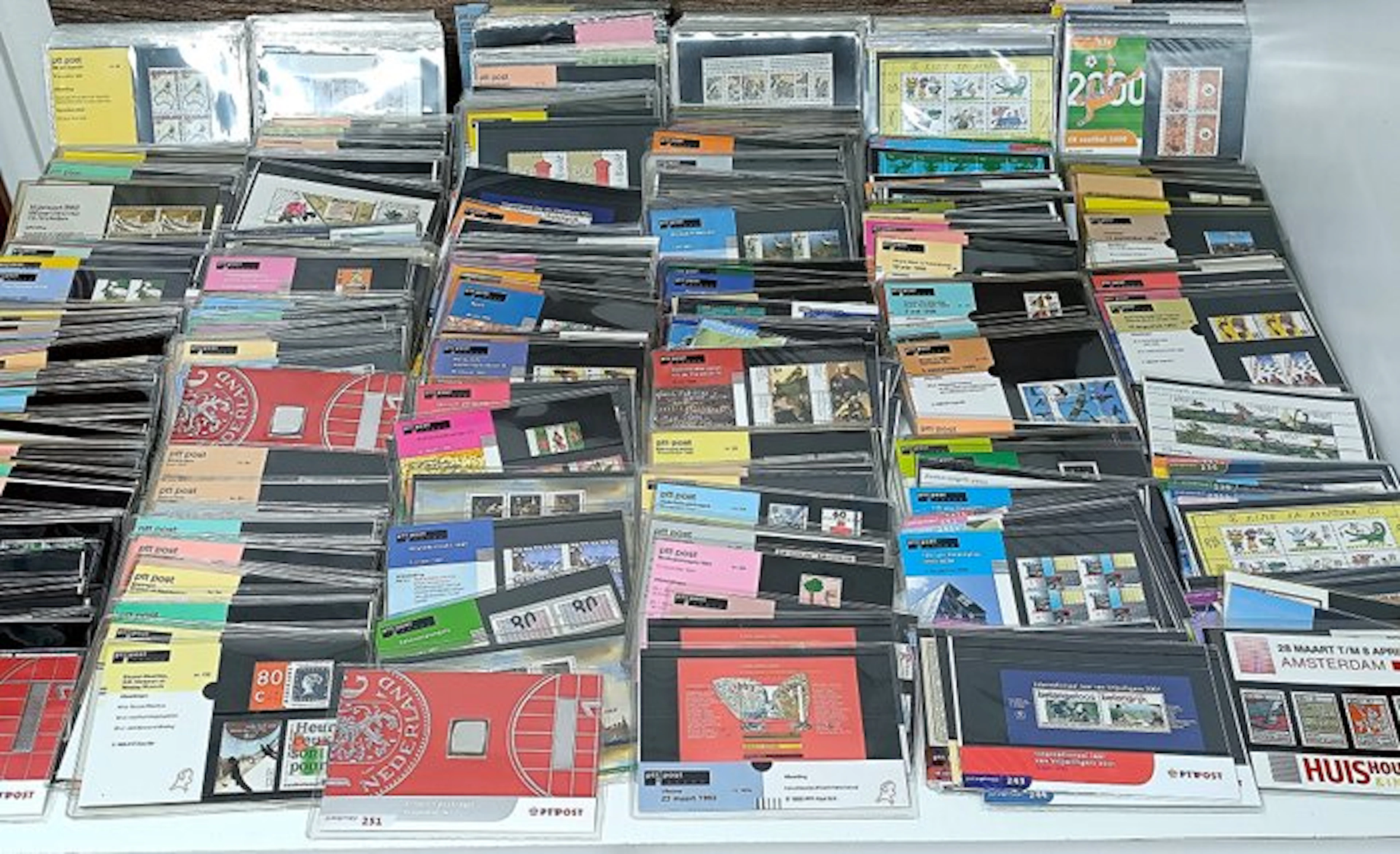 Netherlands 1982/2001 - 600 stamp folders